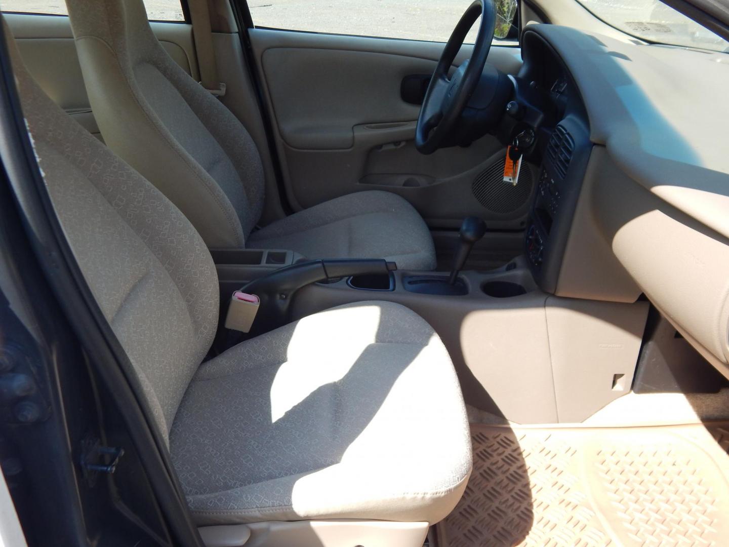 2002 White /Tan Saturn SL SL1 (1G8ZH52872Z) with an 1.9L L4 SOHC 8V engine, 4-Speed Automatic Overdrive transmission, located at 6528 Lower York Road, New Hope, PA, 18938, (215) 862-9555, 40.358707, -74.977882 - Here we have a very clean, one owner, low miles, Saturn SL1 with a 1.9L 4 cylinder engine putting power to the front wheels via an automatic transmission. Options include: tan cloth, manual moving seats, tilt steering wheel, roll up windows, cold AC, heat, manual locks, manual adjusting side view mi - Photo#15