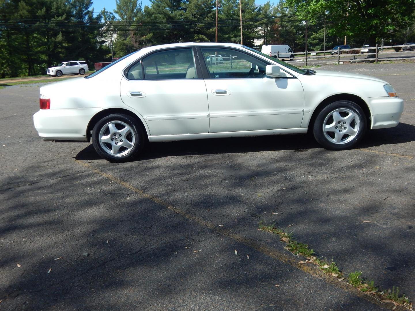 2003 White /Tan Acura TL 3.2TL (19UUA56633A) with an 3.2L V6 SOHC 24V engine, 5-Speed Automatic Overdrive transmission, located at 6528 Lower York Road, New Hope, PA, 18938, (215) 862-9555, 40.358707, -74.977882 - Here we have a Acura TL with a 3.2L V6 putting power to the front wheels via a smooth shifting automatic transmission. Options include: tan leather with wood trim, dual power seats, drivers memory seats, heated front seats, AC and heat, AM/FM/CD/TAPE radio, cruise control, sunroof, tilt steering whe - Photo#4