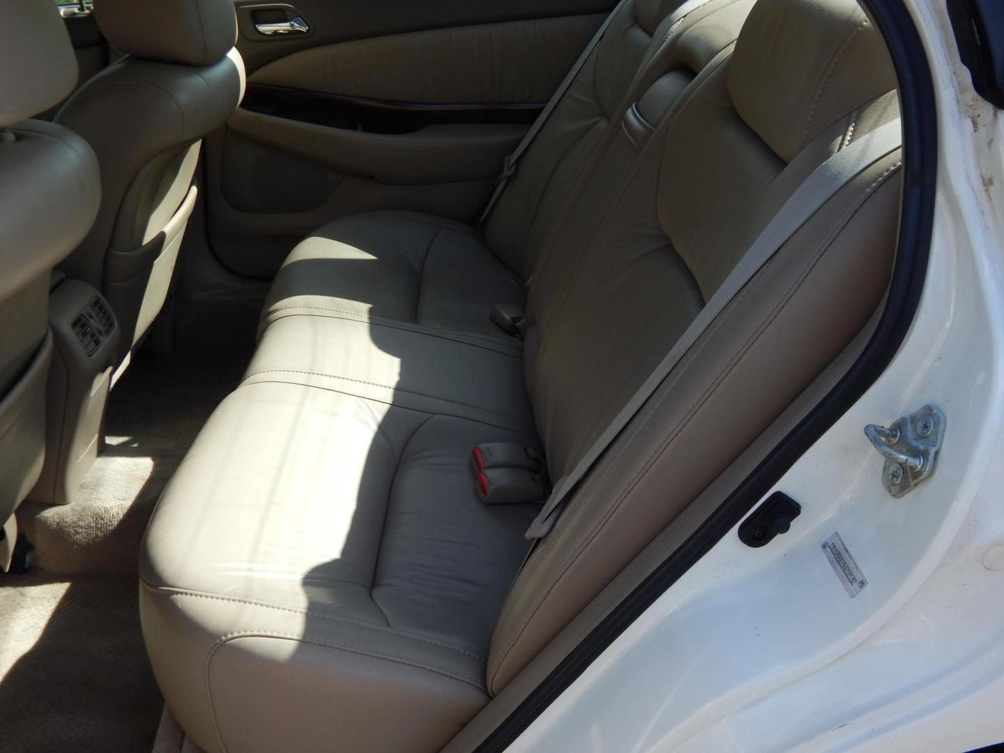 2003 White /Tan Acura TL 3.2TL (19UUA56633A) with an 3.2L V6 SOHC 24V engine, 5-Speed Automatic Overdrive transmission, located at 6528 Lower York Road, New Hope, PA, 18938, (215) 862-9555, 40.358707, -74.977882 - Here we have a Acura TL with a 3.2L V6 putting power to the front wheels via a smooth shifting automatic transmission. Options include: tan leather with wood trim, dual power seats, drivers memory seats, heated front seats, AC and heat, AM/FM/CD/TAPE radio, cruise control, sunroof, tilt steering whe - Photo#10