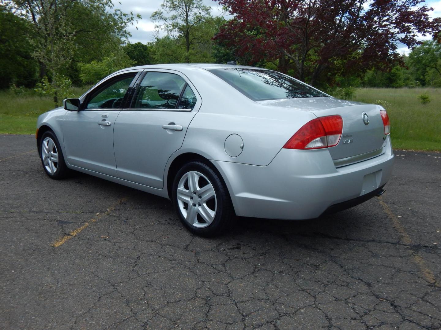 2010 Gray /Black Mercury Milan I4 (3MEHM0HA2AR) with an 2.5L L4 DOHC 16V engine, Automatic transmission, located at 6528 Lower York Road, New Hope, PA, 18938, (215) 862-9555, 40.358707, -74.977882 - Here we have a Mercury Milan with a 2.5L 4 cylinder engine putting power to the front wheels via a smooth shifting automatic transmission. Options include: black cloth, power sliding drivers seat, heat/ac, front/rear windshield defrost, am/fm/cd/aux/xm radio, sunroof, tilt steering wheel, cruise con - Photo#2