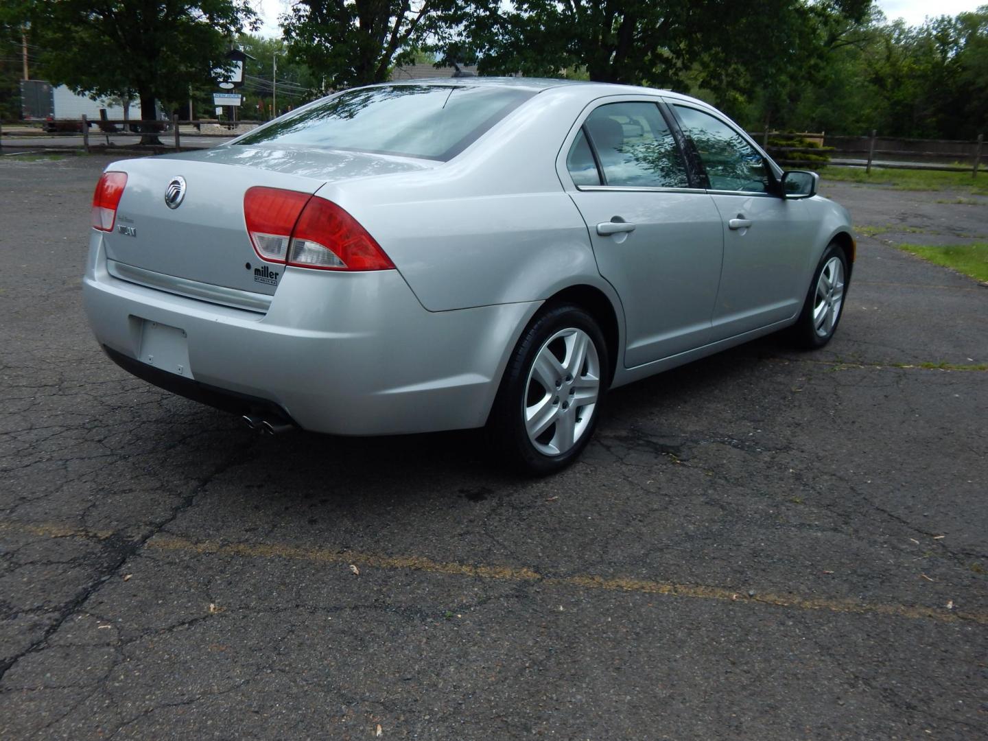2010 Gray /Black Mercury Milan I4 (3MEHM0HA2AR) with an 2.5L L4 DOHC 16V engine, Automatic transmission, located at 6528 Lower York Road, New Hope, PA, 18938, (215) 862-9555, 40.358707, -74.977882 - Here we have a Mercury Milan with a 2.5L 4 cylinder engine putting power to the front wheels via a smooth shifting automatic transmission. Options include: black cloth, power sliding drivers seat, heat/ac, front/rear windshield defrost, am/fm/cd/aux/xm radio, sunroof, tilt steering wheel, cruise con - Photo#3