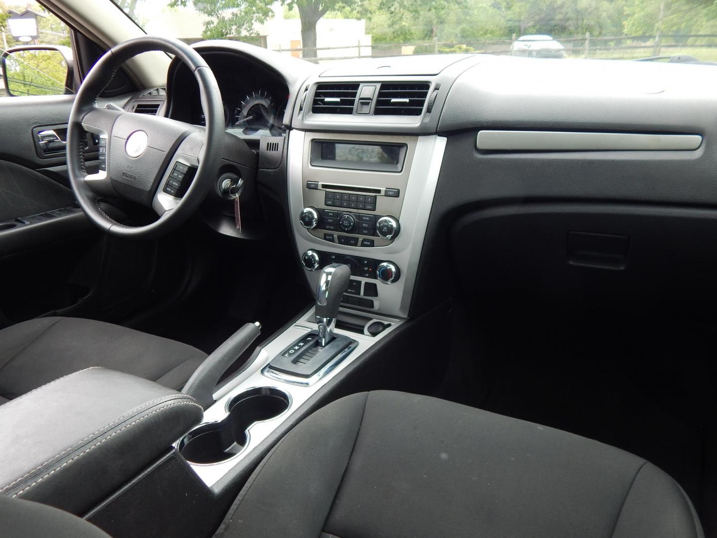 2010 Gray /Black Mercury Milan I4 (3MEHM0HA2AR) with an 2.5L L4 DOHC 16V engine, Automatic transmission, located at 6528 Lower York Road, New Hope, PA, 18938, (215) 862-9555, 40.358707, -74.977882 - Here we have a Mercury Milan with a 2.5L 4 cylinder engine putting power to the front wheels via a smooth shifting automatic transmission. Options include: black cloth, power sliding drivers seat, heat/ac, front/rear windshield defrost, am/fm/cd/aux/xm radio, sunroof, tilt steering wheel, cruise con - Photo#16