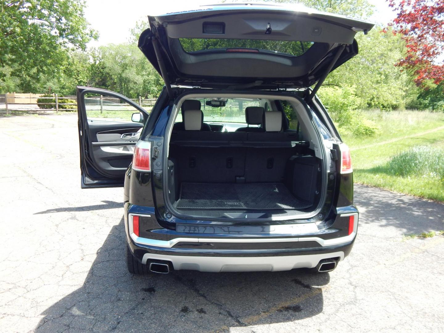2016 Black /Black GMC Terrain Denali AWD (2GKFLVE32G6) with an 3.6L V6 DOHC 24V engine, Automatic transmission, located at 6528 Lower York Road, New Hope, PA, 18938, (215) 862-9555, 40.358707, -74.977882 - Here we have a ONE OWNER, NO ACCIDENT GMC Denali with a 3.6L V6 putting power to all four wheels via a smooth shifting automatic transmission. Options include: black and white leather, dual power seats, drivers memory seat, sunroof, heated front seats, AC/heat, navigation, AM/FM/XM/BLUETOOTH radio, - Photo#12