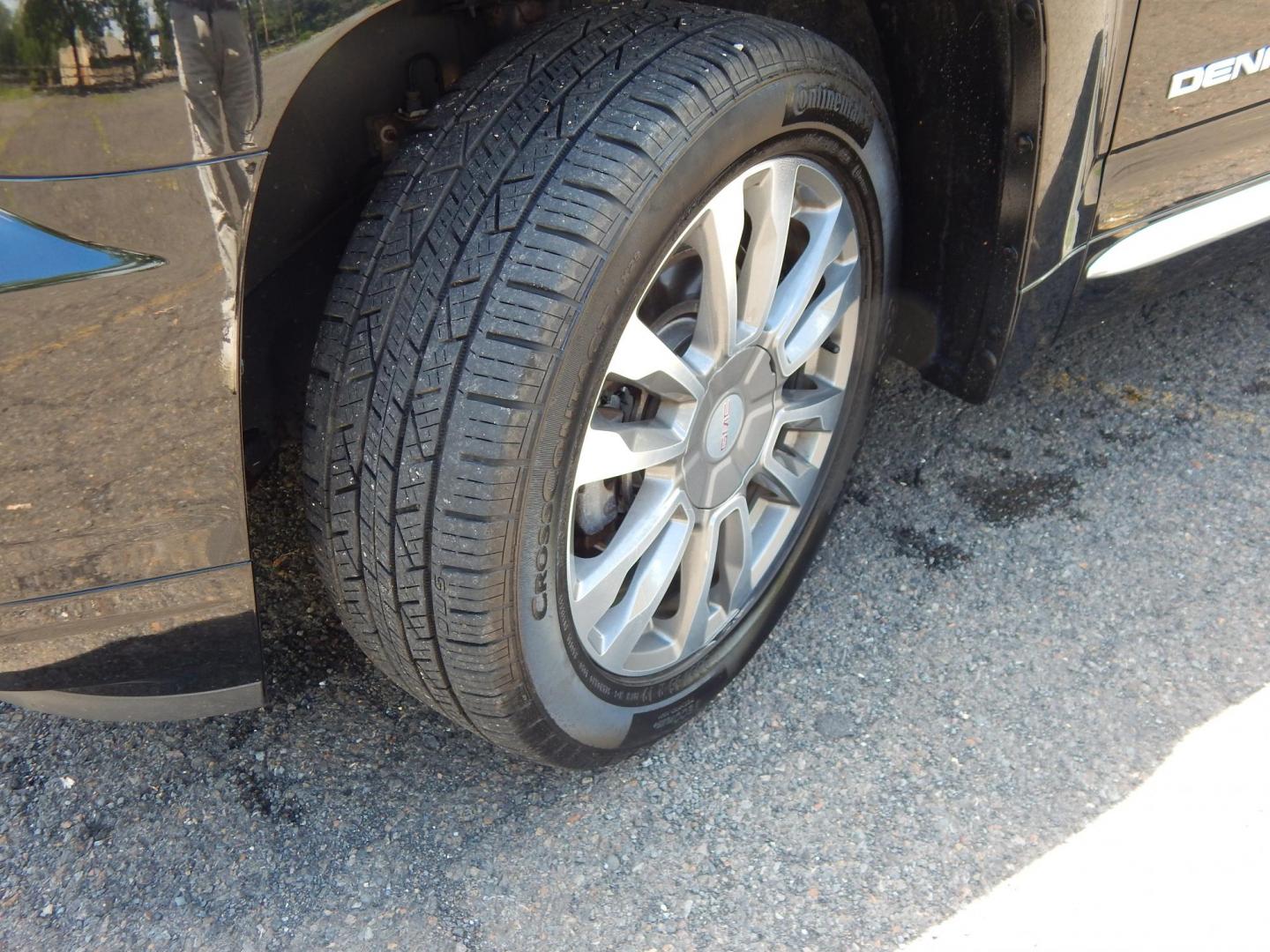 2016 Black /Black GMC Terrain Denali AWD (2GKFLVE32G6) with an 3.6L V6 DOHC 24V engine, Automatic transmission, located at 6528 Lower York Road, New Hope, PA, 18938, (215) 862-9555, 40.358707, -74.977882 - Here we have a ONE OWNER, NO ACCIDENT GMC Denali with a 3.6L V6 putting power to all four wheels via a smooth shifting automatic transmission. Options include: black and white leather, dual power seats, drivers memory seat, sunroof, heated front seats, AC/heat, navigation, AM/FM/XM/BLUETOOTH radio, - Photo#19