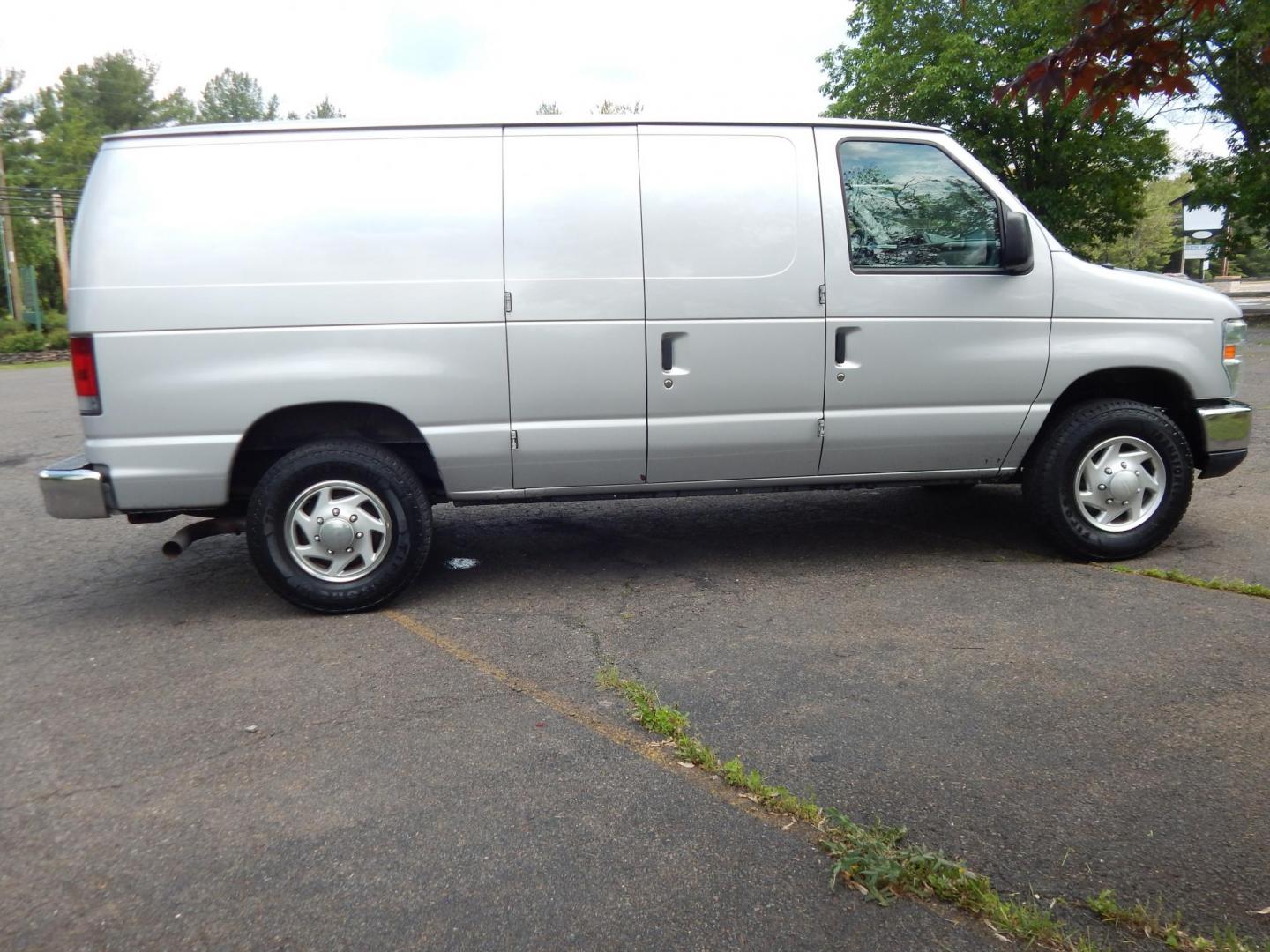 2013 Silver /Gray Ford E-Series Van E-250 (1FTNE2EL5DD) with an 5.4L V8 SOHC 16V FFV engine, 4-Speed Automatic transmission, located at 6528 Lower York Road, New Hope, PA, 18938, (215) 862-9555, 40.358707, -74.977882 - Here we have a very nice, one owner and no accident, 2013 Ford E250 cargo van with a 5.4L V8 putting power to the rear wheels via a smooth shifting automatic transmission. Options include: gray cloth, heat, AC, manual moving seats, power windows/locks/mirrors, tilt steering wheel, radio, tow hitch, - Photo#4