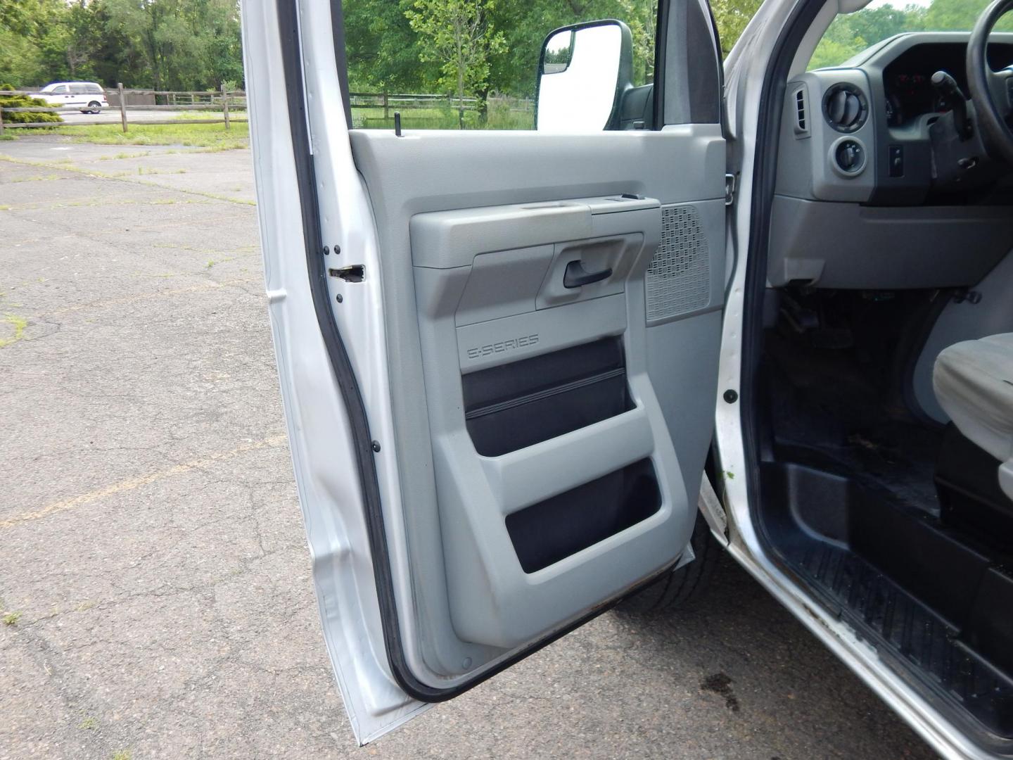 2013 Silver /Gray Ford E-Series Van E-250 (1FTNE2EL5DD) with an 5.4L V8 SOHC 16V FFV engine, 4-Speed Automatic transmission, located at 6528 Lower York Road, New Hope, PA, 18938, (215) 862-9555, 40.358707, -74.977882 - Here we have a very nice, one owner and no accident, 2013 Ford E250 cargo van with a 5.4L V8 putting power to the rear wheels via a smooth shifting automatic transmission. Options include: gray cloth, heat, AC, manual moving seats, power windows/locks/mirrors, tilt steering wheel, radio, tow hitch, - Photo#12