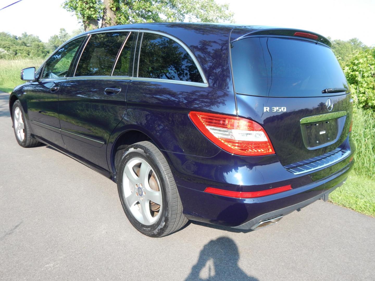 2012 Blue /Tan Mercedes-Benz R-Class R350 4MATIC w/ 3rd Row (4JGCB5HE8CA) with an 3.5L V6 DOHC 24V engine, 7-Speed Automatic transmission, located at 6528 Lower York Road, New Hope, PA, 18938, (215) 862-9555, 40.358707, -74.977882 - Here we have a very clean, low milage, one owner, no accident Mercedes R-Class with a 3.5L V6 putting power to all four wheels via a smooth shifting automatic transmission. Options include: tan leather, keyless entry, dual power seats, heated front seats, dual climate controls, am/fm/sat/cd/aux radi - Photo#1