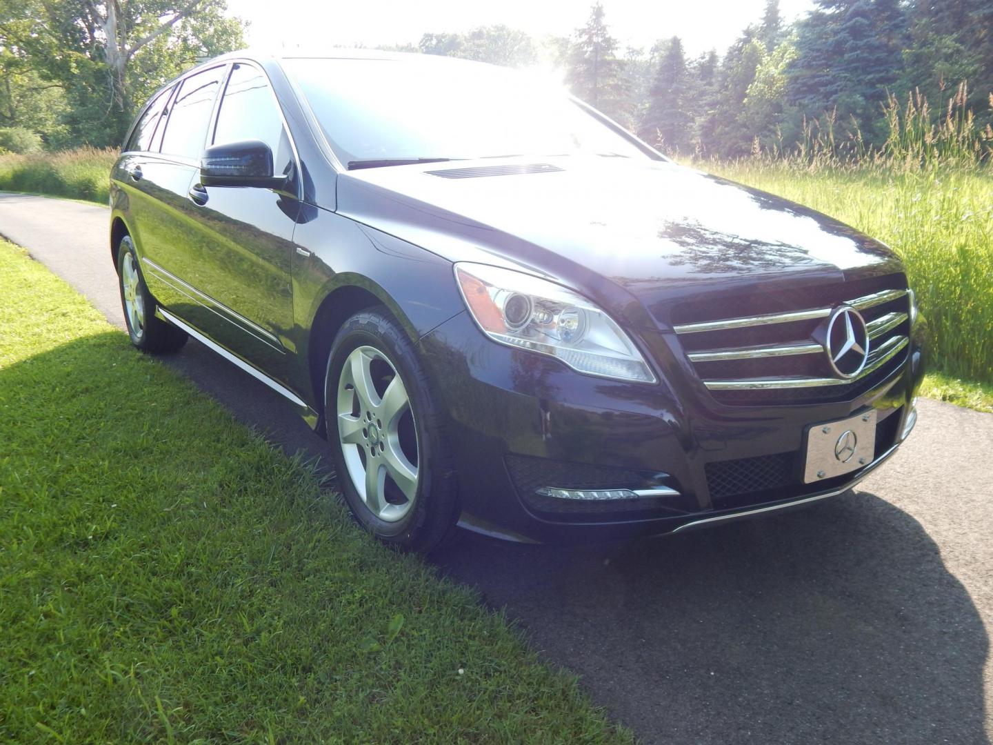 2012 Blue /Tan Mercedes-Benz R-Class R350 4MATIC w/ 3rd Row (4JGCB5HE8CA) with an 3.5L V6 DOHC 24V engine, 7-Speed Automatic transmission, located at 6528 Lower York Road, New Hope, PA, 18938, (215) 862-9555, 40.358707, -74.977882 - Here we have a very clean, low milage, one owner, no accident Mercedes R-Class with a 3.5L V6 putting power to all four wheels via a smooth shifting automatic transmission. Options include: tan leather, keyless entry, dual power seats, heated front seats, dual climate controls, am/fm/sat/cd/aux radi - Photo#3