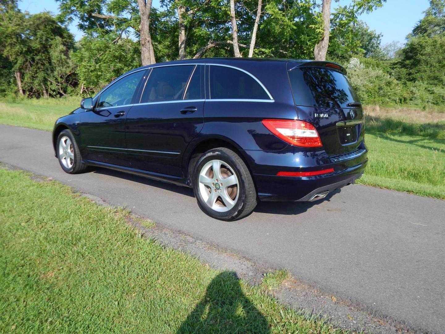 2012 Blue /Tan Mercedes-Benz R-Class R350 4MATIC w/ 3rd Row (4JGCB5HE8CA) with an 3.5L V6 DOHC 24V engine, 7-Speed Automatic transmission, located at 6528 Lower York Road, New Hope, PA, 18938, (215) 862-9555, 40.358707, -74.977882 - Here we have a very clean, low milage, one owner, no accident Mercedes R-Class with a 3.5L V6 putting power to all four wheels via a smooth shifting automatic transmission. Options include: tan leather, keyless entry, dual power seats, heated front seats, dual climate controls, am/fm/sat/cd/aux radi - Photo#5