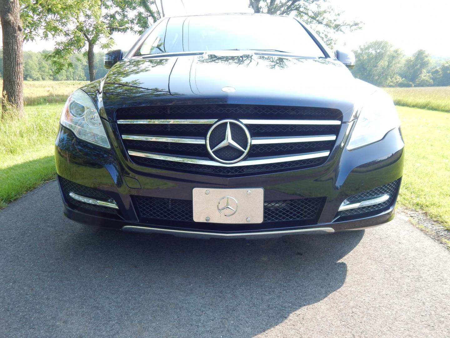 2012 Blue /Tan Mercedes-Benz R-Class R350 4MATIC w/ 3rd Row (4JGCB5HE8CA) with an 3.5L V6 DOHC 24V engine, 7-Speed Automatic transmission, located at 6528 Lower York Road, New Hope, PA, 18938, (215) 862-9555, 40.358707, -74.977882 - Here we have a very clean, low milage, one owner, no accident Mercedes R-Class with a 3.5L V6 putting power to all four wheels via a smooth shifting automatic transmission. Options include: tan leather, keyless entry, dual power seats, heated front seats, dual climate controls, am/fm/sat/cd/aux radi - Photo#7