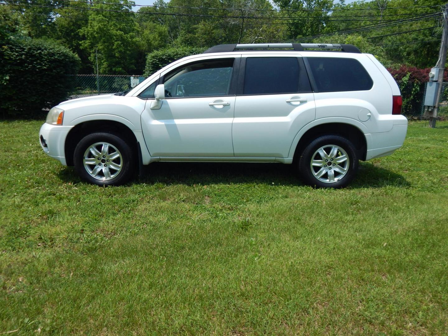 2011 White /Black Mitsubishi Endeavor LS AWD (4A4JN2AS8BE) with an 3.8L V6 SOHC 24V engine, 4-Speed Automatic transmission, located at 6528 Lower York Road, New Hope, PA, 18938, (215) 862-9555, 40.358707, -74.977882 - Here we have a very clean Mitsubishi Endeavor with a 3.8L V6 putting power to all four wheels via a smooth shifting automatic transmission. Options include: manual moving front seats, AC/heat, AM/FM/CD radio, cruise control, fog lights, power windows/locks, tilt steering wheel, roof rails, 17 inch a - Photo#1