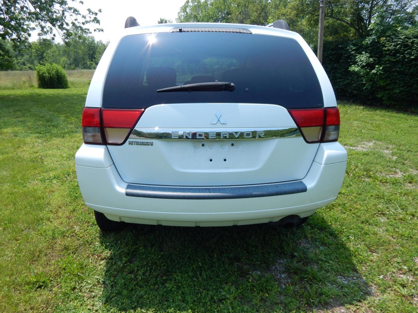 2011 White /Black Mitsubishi Endeavor LS AWD (4A4JN2AS8BE) with an 3.8L V6 SOHC 24V engine, 4-Speed Automatic transmission, located at 6528 Lower York Road, New Hope, PA, 18938, (215) 862-9555, 40.358707, -74.977882 - Here we have a very clean Mitsubishi Endeavor with a 3.8L V6 putting power to all four wheels via a smooth shifting automatic transmission. Options include: manual moving front seats, AC/heat, AM/FM/CD radio, cruise control, fog lights, power windows/locks, tilt steering wheel, roof rails, 17 inch a - Photo#7