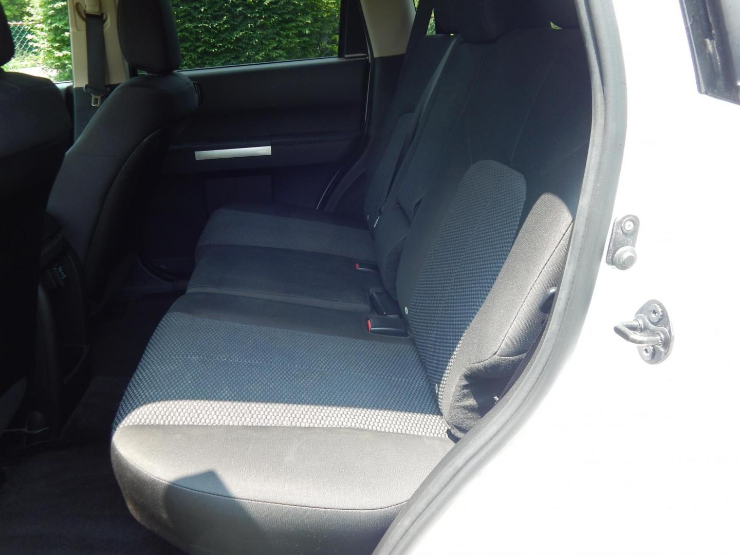 2011 White /Black Mitsubishi Endeavor LS AWD (4A4JN2AS8BE) with an 3.8L V6 SOHC 24V engine, 4-Speed Automatic transmission, located at 6528 Lower York Road, New Hope, PA, 18938, (215) 862-9555, 40.358707, -74.977882 - Here we have a very clean Mitsubishi Endeavor with a 3.8L V6 putting power to all four wheels via a smooth shifting automatic transmission. Options include: manual moving front seats, AC/heat, AM/FM/CD radio, cruise control, fog lights, power windows/locks, tilt steering wheel, roof rails, 17 inch a - Photo#10