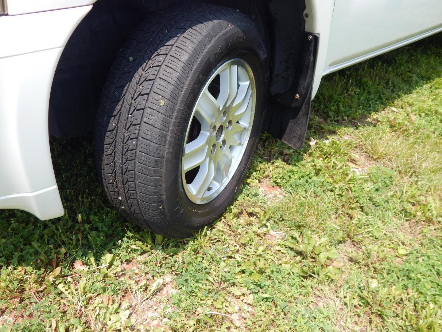 2011 White /Black Mitsubishi Endeavor LS AWD (4A4JN2AS8BE) with an 3.8L V6 SOHC 24V engine, 4-Speed Automatic transmission, located at 6528 Lower York Road, New Hope, PA, 18938, (215) 862-9555, 40.358707, -74.977882 - Here we have a very clean Mitsubishi Endeavor with a 3.8L V6 putting power to all four wheels via a smooth shifting automatic transmission. Options include: manual moving front seats, AC/heat, AM/FM/CD radio, cruise control, fog lights, power windows/locks, tilt steering wheel, roof rails, 17 inch a - Photo#20