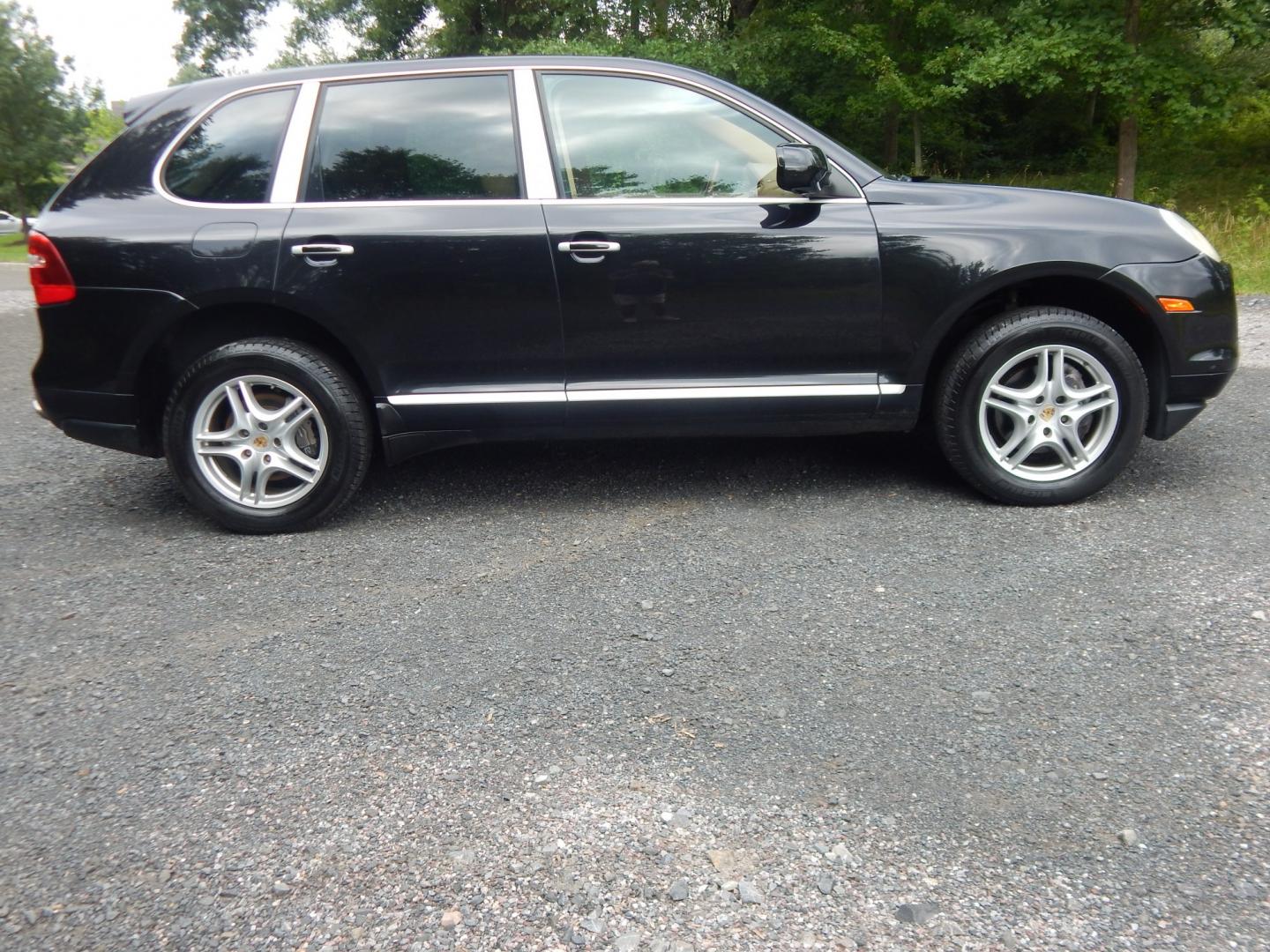 2009 Black /Tan Porsche Cayenne Base (WP1AA29P99L) with an 3.6L V6 DOHC 24V engine, Automatic transmission, located at 6528 Lower York Road, New Hope, PA, 18938, (215) 862-9555, 40.358707, -74.977882 - Here we have a 2009 Porsche Cayenne..AWD, 3.6 Liter 6 cylinder engine runs great, automatic transmission, keyless entry, 2 keys, tilt wheel, cruise control, power windows, seats, central locking system, power glass sunroof, rear spoiler, rear wiper, heated seats, tan leather, factory 18" alloy wheel- Photo#4