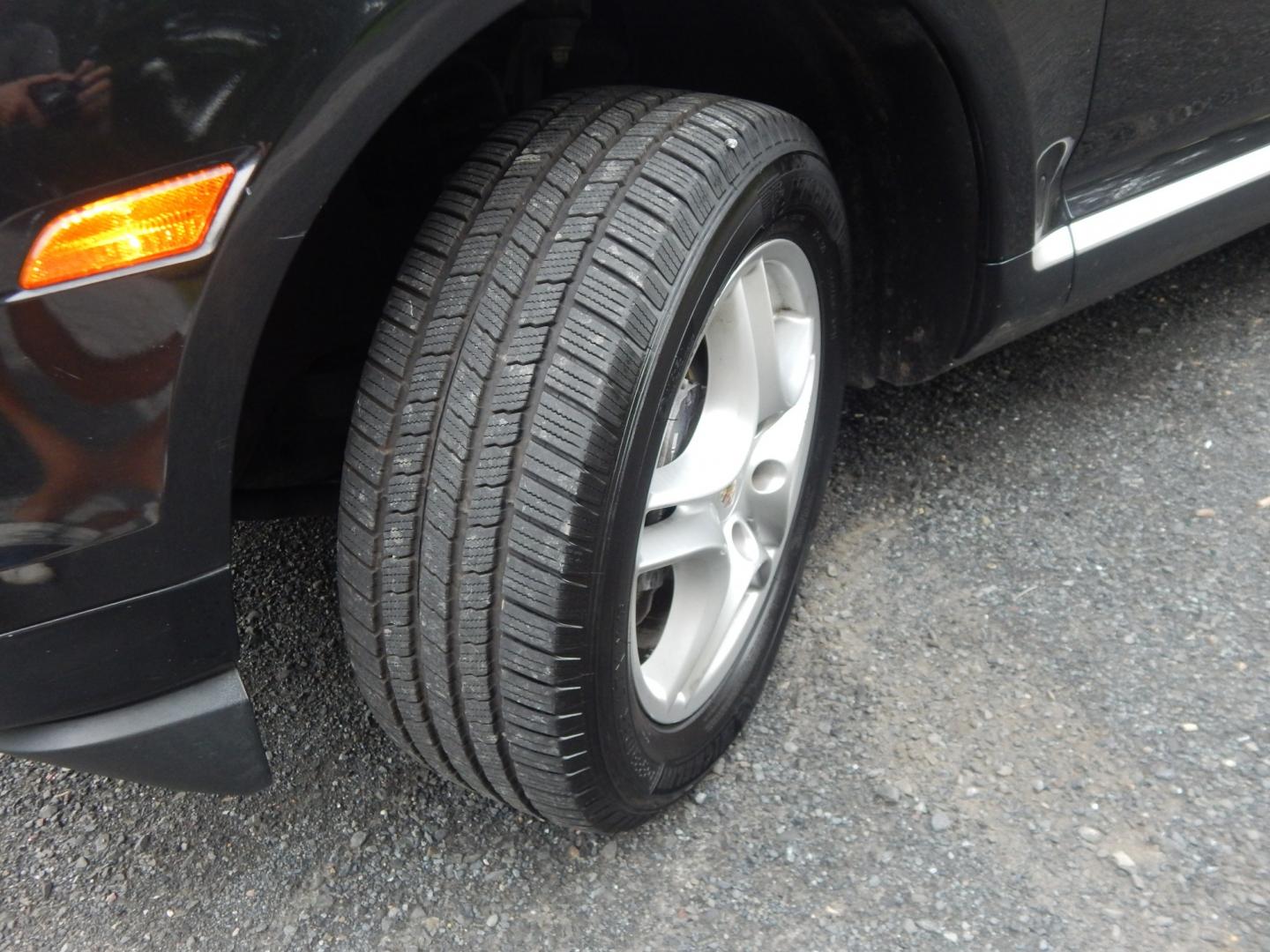 2009 Black /Tan Porsche Cayenne Base (WP1AA29P99L) with an 3.6L V6 DOHC 24V engine, Automatic transmission, located at 6528 Lower York Road, New Hope, PA, 18938, (215) 862-9555, 40.358707, -74.977882 - Here we have a 2009 Porsche Cayenne..AWD, 3.6 Liter 6 cylinder engine runs great, automatic transmission, keyless entry, 2 keys, tilt wheel, cruise control, power windows, seats, central locking system, power glass sunroof, rear spoiler, rear wiper, heated seats, tan leather, factory 18" alloy wheel- Photo#21