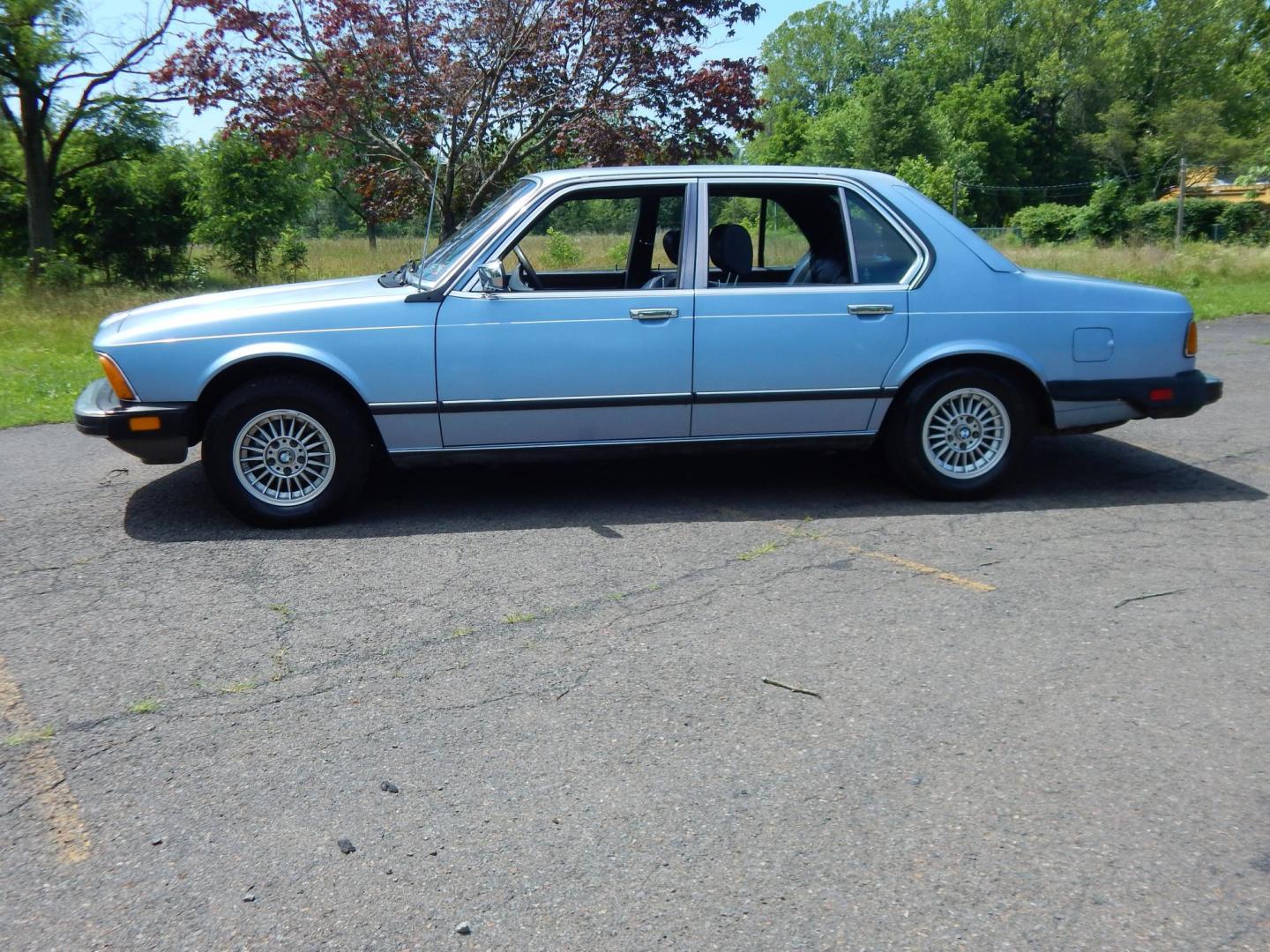 1979 Blue /Blue BMW 733i (5775258) , Manual transmission, located at 6528 Lower York Road, New Hope, PA, 18938, (215) 862-9555, 40.358707, -74.977882 - Here we have a very cool BMW 733i with a 4 speed manual transmission. Options include: blue leather, Blaupunkt aftermarket radio, power windows, moonroof, 14 inch alloy wheels, 4 General Altimax tires and chrome side view mirror caps. Pa inspected until 8/25. The blower motor is not currently workin - Photo#1