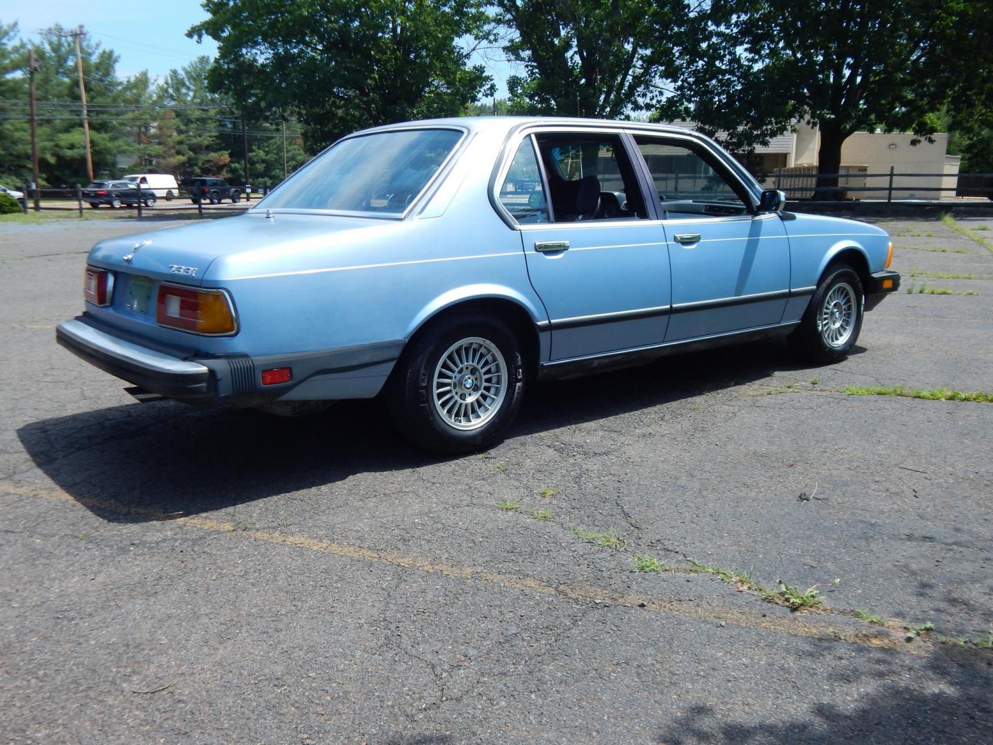 1979 Blue /Blue BMW 733i (5775258) , Manual transmission, located at 6528 Lower York Road, New Hope, PA, 18938, (215) 862-9555, 40.358707, -74.977882 - Here we have a very cool BMW 733i with a 4 speed manual transmission. Options include: blue leather, Blaupunkt aftermarket radio, power windows, moonroof, 14 inch alloy wheels, 4 General Altimax tires and chrome side view mirror caps. Pa inspected until 8/25. The blower motor is not currently workin - Photo#5