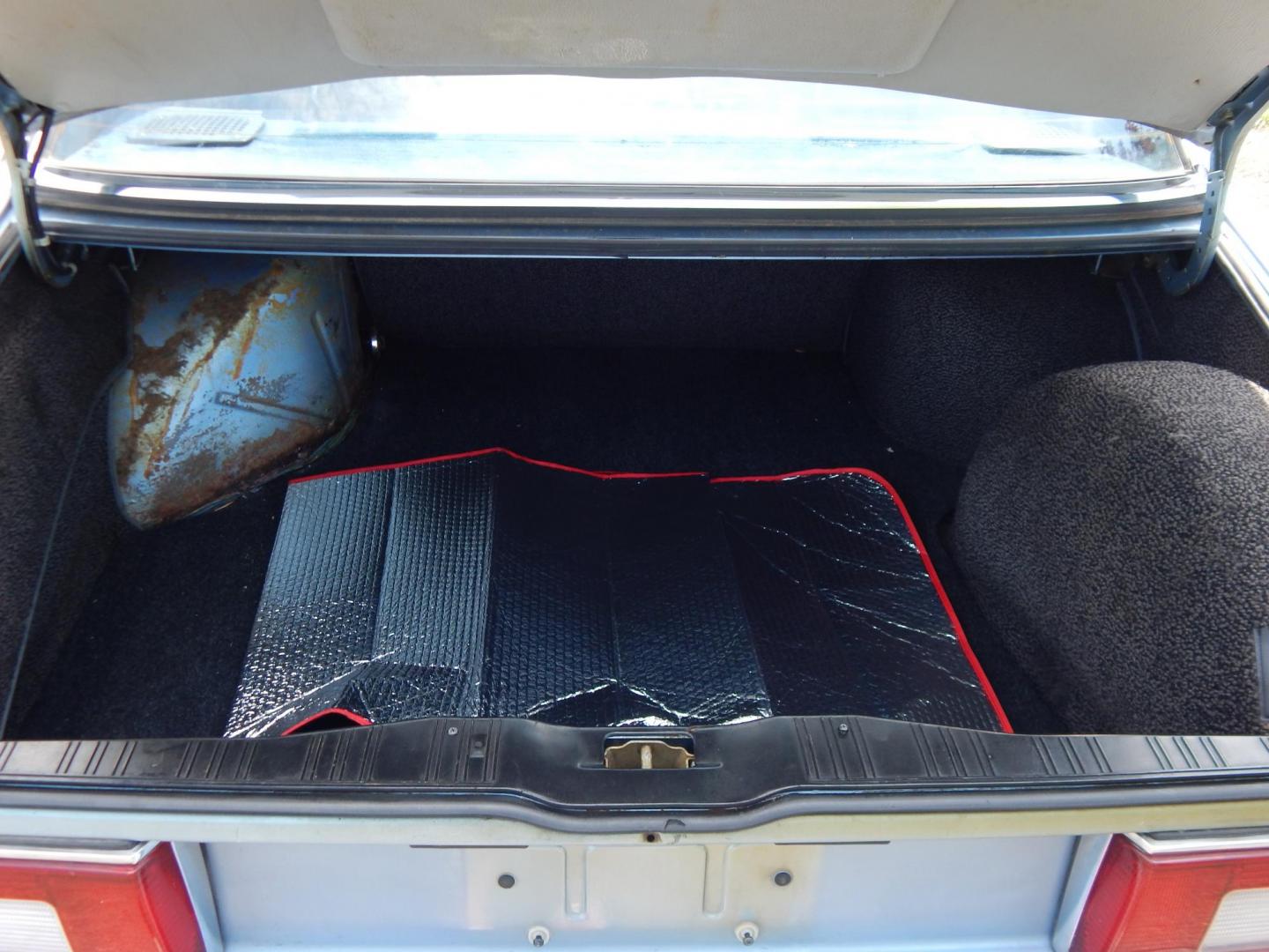 1979 Blue /Blue BMW 733i (5775258) , Manual transmission, located at 6528 Lower York Road, New Hope, PA, 18938, (215) 862-9555, 40.358707, -74.977882 - Here we have a very cool BMW 733i with a 4 speed manual transmission. Options include: blue leather, Blaupunkt aftermarket radio, power windows, moonroof, 14 inch alloy wheels, 4 General Altimax tires and chrome side view mirror caps. Pa inspected until 8/25. The blower motor is not currently workin - Photo#11