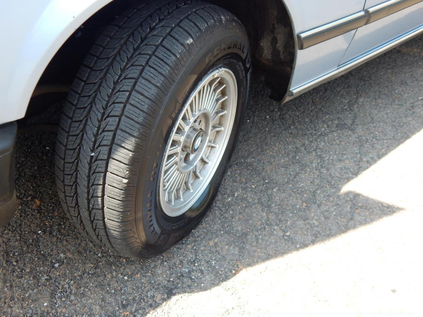 1979 Blue /Blue BMW 733i (5775258) , Manual transmission, located at 6528 Lower York Road, New Hope, PA, 18938, (215) 862-9555, 40.358707, -74.977882 - Here we have a very cool BMW 733i with a 4 speed manual transmission. Options include: blue leather, Blaupunkt aftermarket radio, power windows, moonroof, 14 inch alloy wheels, 4 General Altimax tires and chrome side view mirror caps. Pa inspected until 8/25. The blower motor is not currently workin - Photo#25