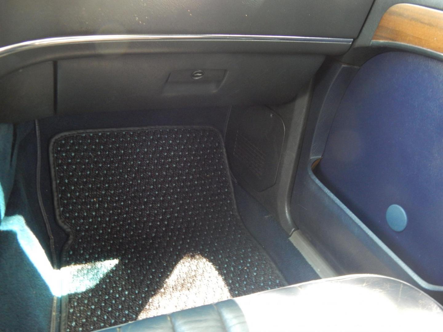 1979 Blue /Blue BMW 733i (5775258) , Manual transmission, located at 6528 Lower York Road, New Hope, PA, 18938, (215) 862-9555, 40.358707, -74.977882 - Here we have a very cool BMW 733i with a 4 speed manual transmission. Options include: blue leather, Blaupunkt aftermarket radio, power windows, moonroof, 14 inch alloy wheels, 4 General Altimax tires and chrome side view mirror caps. Pa inspected until 8/25. The blower motor is not currently workin - Photo#30