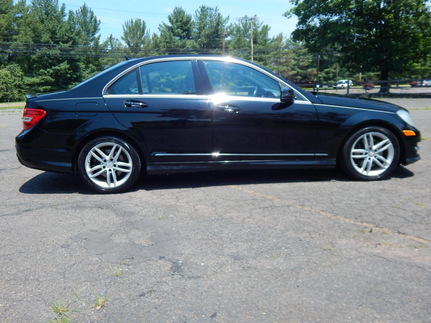 2013 Black /Black Mercedes-Benz C-Class C300 4MATIC Sport Sedan (WDDGF8AB1DG) with an 3.5L V6 engine, 7-Speed Automatic transmission, located at 6528 Lower York Road, New Hope, PA, 18938, (215) 862-9555, 40.358707, -74.977882 - Here we have a Mercedes Benz C300 with a 3.5L V6 putting power to all four wheels via a smooth shifting automatic transmission. Options include: black leather, wood trim, dual power seats, dual front heated seats, dual climate control, AM/FM/CD/AUX/BLUETOOTH/AUX radio with navigation and Harman/Kard - Photo#4
