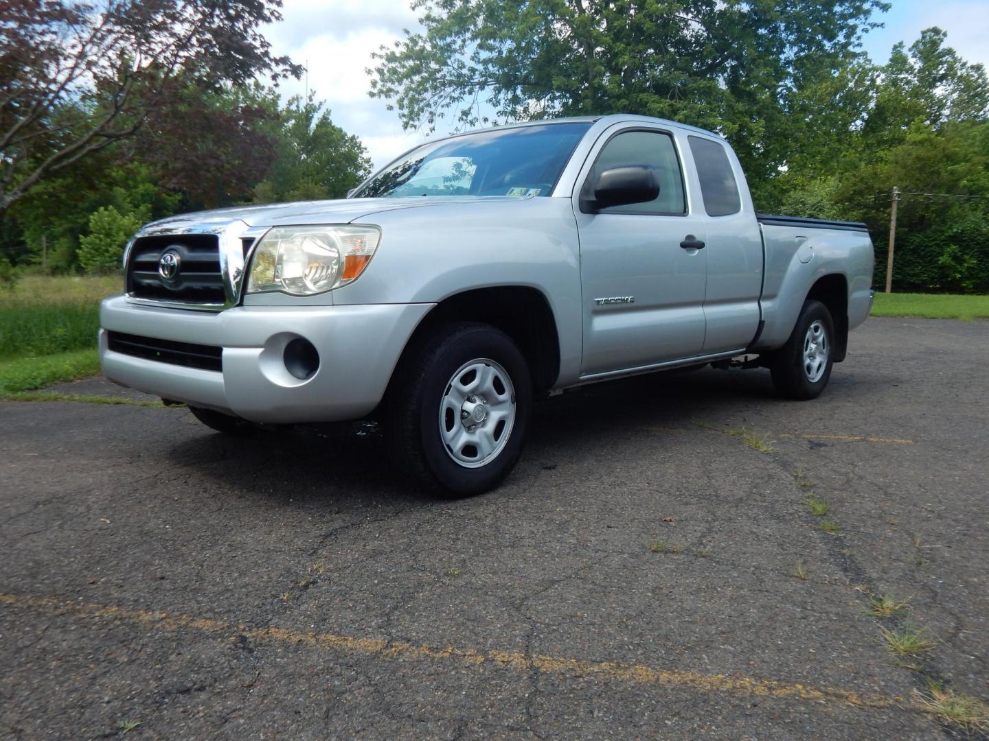 2007 Silver /Gray Toyota Tacoma Access Cab 2WD (5TETX22NX7Z) with an 2.7L L4 DOHC 16V engine, 5-Speed Manual Overdrive transmission, located at 6528 Lower York Road, New Hope, PA, 18938, (215) 862-9555, 40.358707, -74.977882 - Photo#0