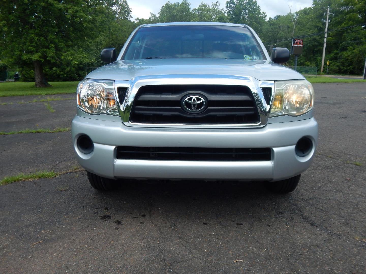 2007 Silver /Gray Toyota Tacoma Access Cab 2WD (5TETX22NX7Z) with an 2.7L L4 DOHC 16V engine, 5-Speed Manual Overdrive transmission, located at 6528 Lower York Road, New Hope, PA, 18938, (215) 862-9555, 40.358707, -74.977882 - Photo#6