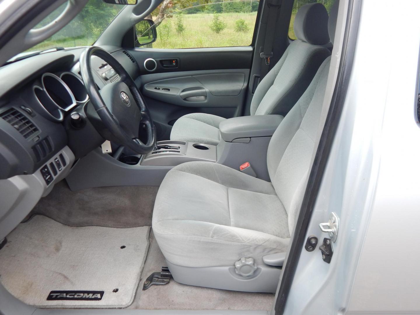 2007 Silver /Gray Toyota Tacoma Access Cab 2WD (5TETX22NX7Z) with an 2.7L L4 DOHC 16V engine, 5-Speed Manual Overdrive transmission, located at 6528 Lower York Road, New Hope, PA, 18938, (215) 862-9555, 40.358707, -74.977882 - Photo#10