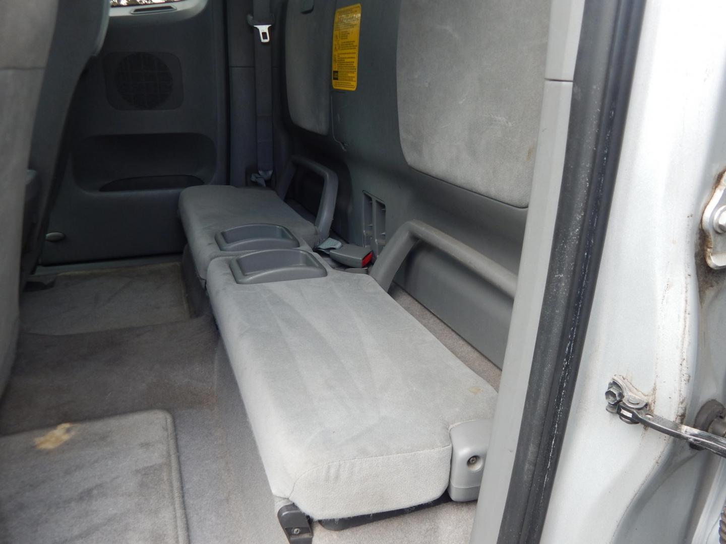 2007 Silver /Gray Toyota Tacoma Access Cab 2WD (5TETX22NX7Z) with an 2.7L L4 DOHC 16V engine, 5-Speed Manual Overdrive transmission, located at 6528 Lower York Road, New Hope, PA, 18938, (215) 862-9555, 40.358707, -74.977882 - Photo#12
