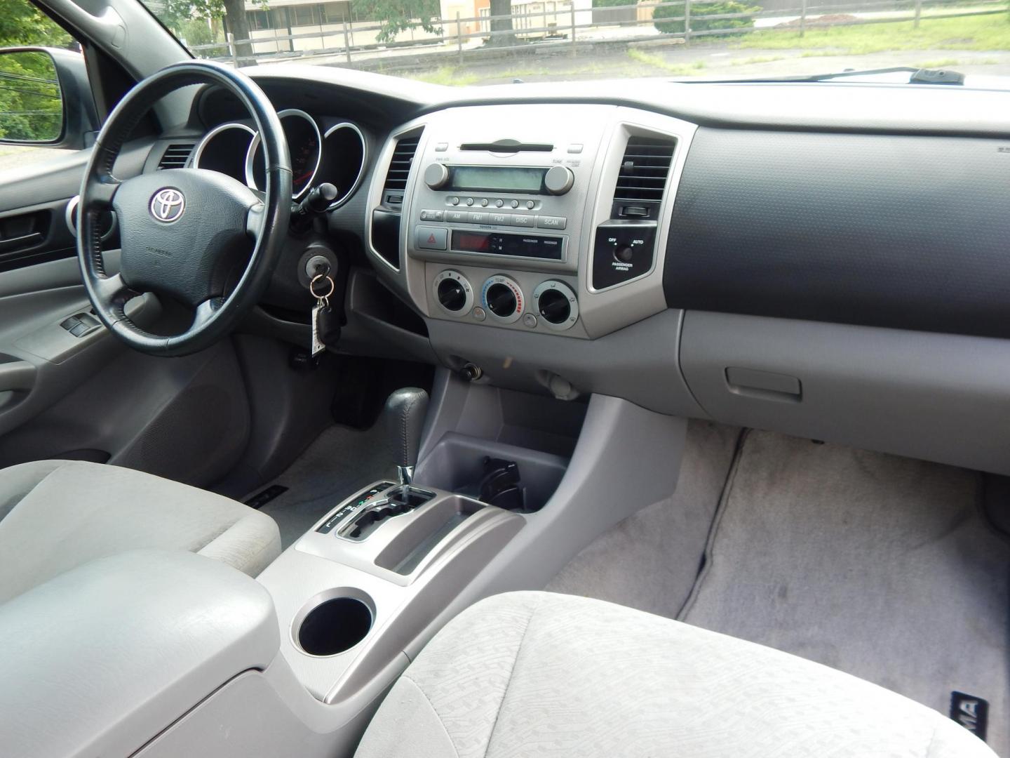 2007 Silver /Gray Toyota Tacoma Access Cab 2WD (5TETX22NX7Z) with an 2.7L L4 DOHC 16V engine, 5-Speed Manual Overdrive transmission, located at 6528 Lower York Road, New Hope, PA, 18938, (215) 862-9555, 40.358707, -74.977882 - Photo#17