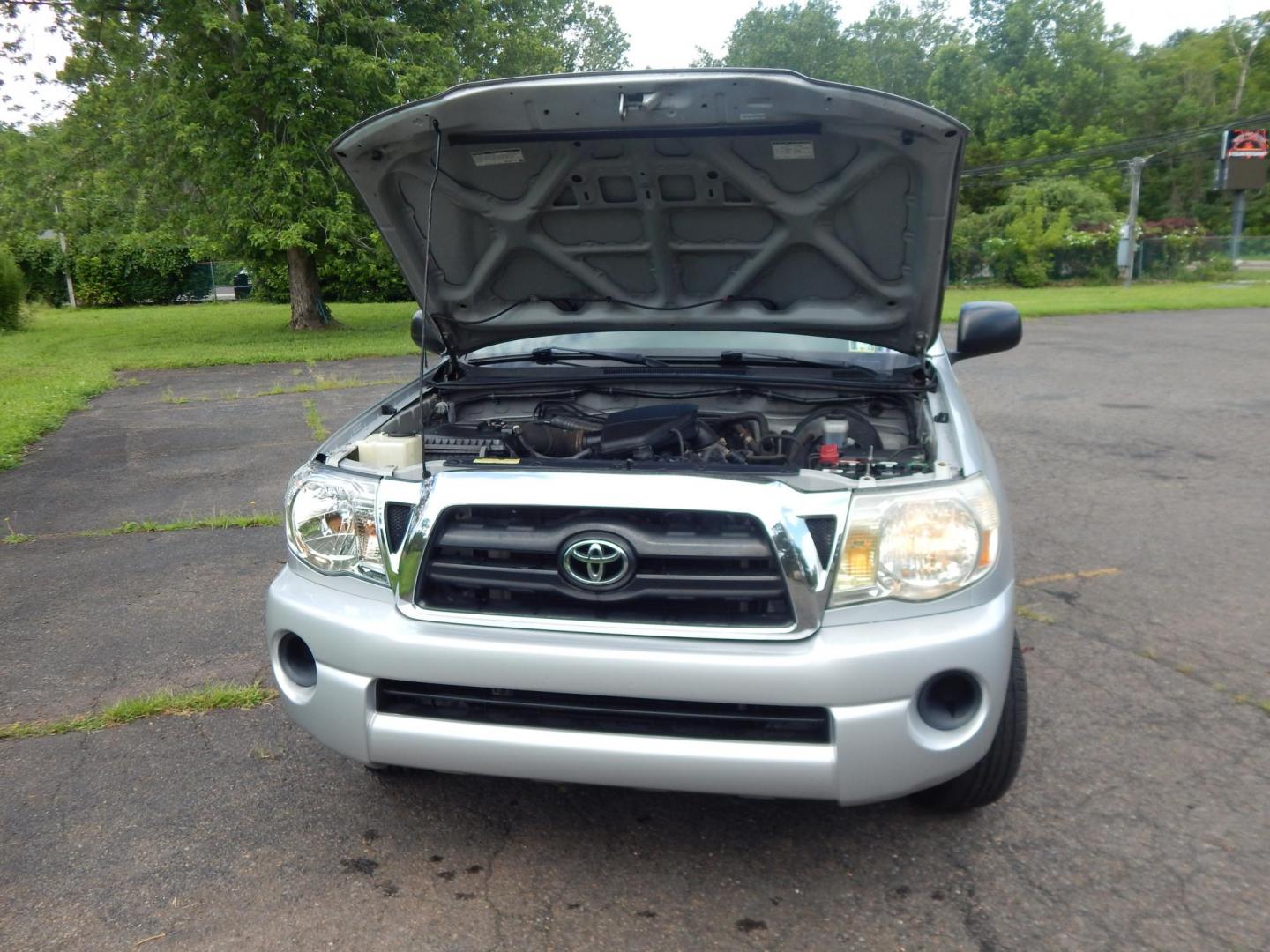 2007 Silver /Gray Toyota Tacoma Access Cab 2WD (5TETX22NX7Z) with an 2.7L L4 DOHC 16V engine, 5-Speed Manual Overdrive transmission, located at 6528 Lower York Road, New Hope, PA, 18938, (215) 862-9555, 40.358707, -74.977882 - Photo#20