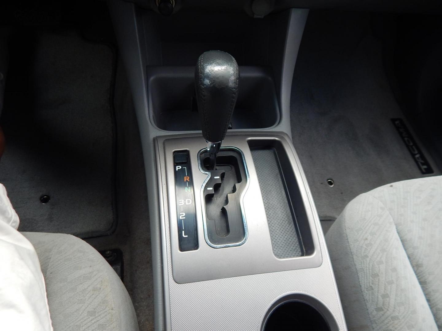 2007 Silver /Gray Toyota Tacoma Access Cab 2WD (5TETX22NX7Z) with an 2.7L L4 DOHC 16V engine, 5-Speed Manual Overdrive transmission, located at 6528 Lower York Road, New Hope, PA, 18938, (215) 862-9555, 40.358707, -74.977882 - Photo#26