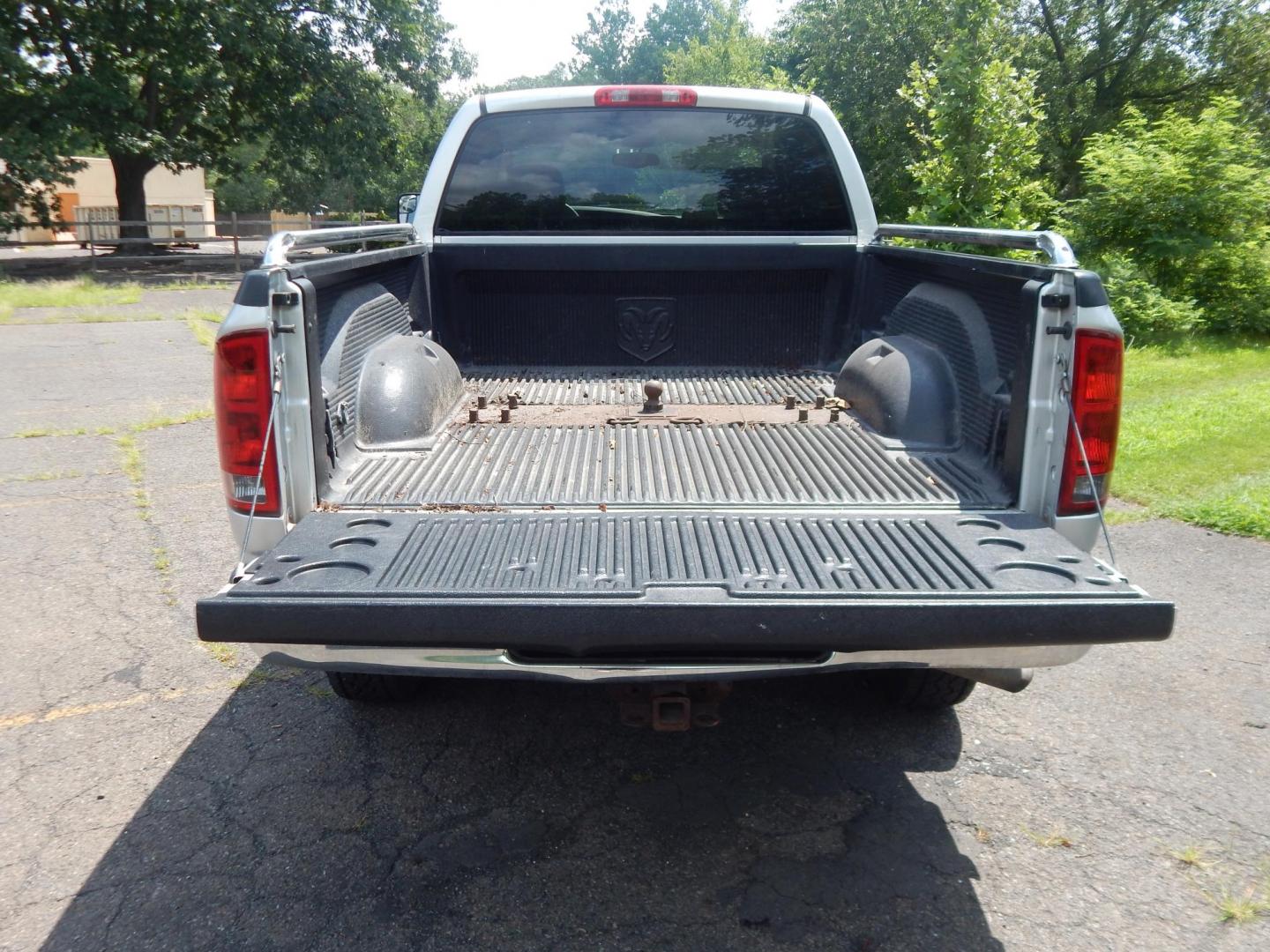 2004 Silver /Gray Dodge Ram 2500 Laramie Quad Cab 4WD (3D7KU28D94G) with an 5.7L V8 OHV 16V engine, Automatic transmission, located at 6528 Lower York Road, New Hope, PA, 18938, (215) 862-9555, 40.358707, -74.977882 - Here we have a 2004 Dodge Ram 2500 with a 5.7L V8 putting power to an automatic 4x4 transmission. Options include: gray cloth, keyless entry, 2 keys and 2 remotes, cruise control, tilt steering wheel, AC, power windows, power locks, power mirrors, AM/FM/CD radio, 6 seats, 17 inch wheels, tow hitch, - Photo#10