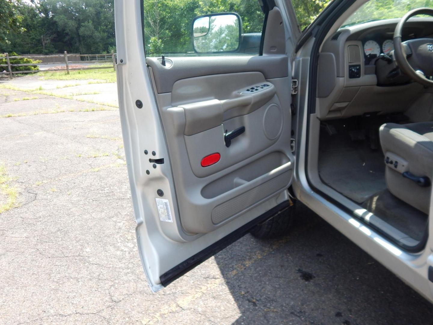 2004 Silver /Gray Dodge Ram 2500 Laramie Quad Cab 4WD (3D7KU28D94G) with an 5.7L V8 OHV 16V engine, Automatic transmission, located at 6528 Lower York Road, New Hope, PA, 18938, (215) 862-9555, 40.358707, -74.977882 - Here we have a 2004 Dodge Ram 2500 with a 5.7L V8 putting power to an automatic 4x4 transmission. Options include: gray cloth, keyless entry, 2 keys and 2 remotes, cruise control, tilt steering wheel, AC, power windows, power locks, power mirrors, AM/FM/CD radio, 6 seats, 17 inch wheels, tow hitch, - Photo#11
