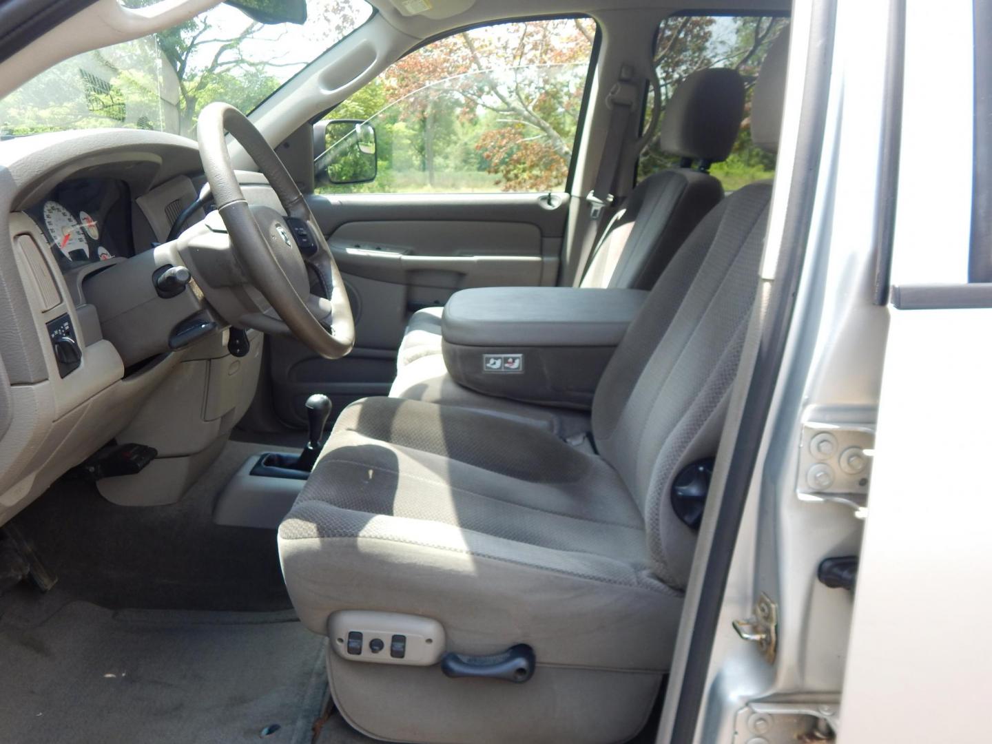 2004 Silver /Gray Dodge Ram 2500 Laramie Quad Cab 4WD (3D7KU28D94G) with an 5.7L V8 OHV 16V engine, Automatic transmission, located at 6528 Lower York Road, New Hope, PA, 18938, (215) 862-9555, 40.358707, -74.977882 - Here we have a 2004 Dodge Ram 2500 with a 5.7L V8 putting power to an automatic 4x4 transmission. Options include: gray cloth, keyless entry, 2 keys and 2 remotes, cruise control, tilt steering wheel, AC, power windows, power locks, power mirrors, AM/FM/CD radio, 6 seats, 17 inch wheels, tow hitch, - Photo#12