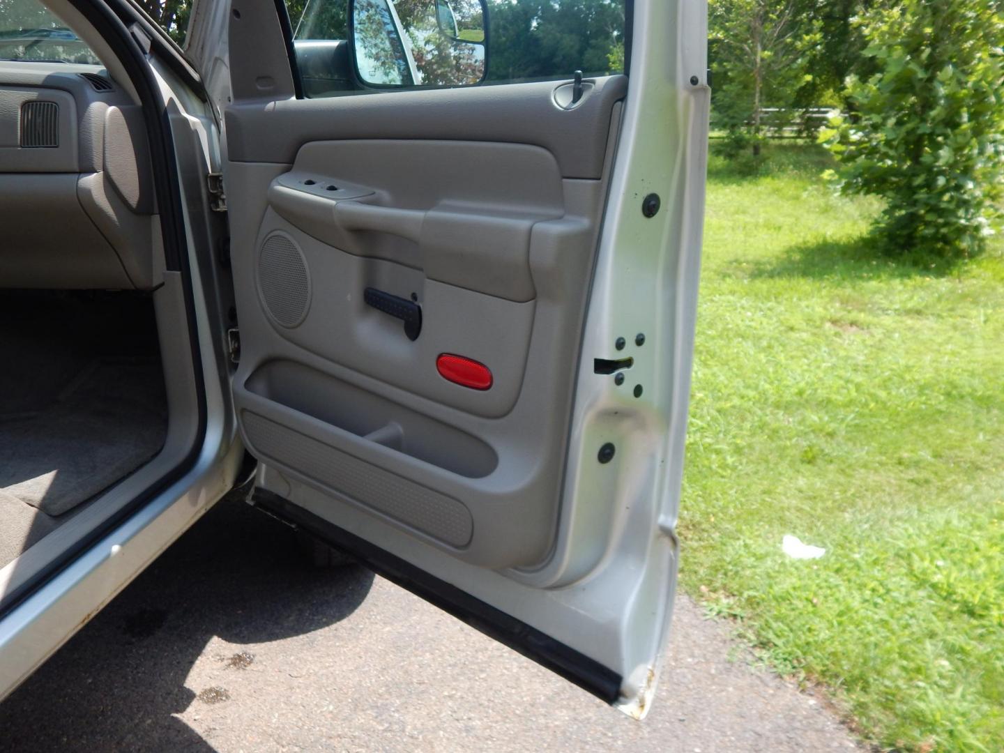 2004 Silver /Gray Dodge Ram 2500 Laramie Quad Cab 4WD (3D7KU28D94G) with an 5.7L V8 OHV 16V engine, Automatic transmission, located at 6528 Lower York Road, New Hope, PA, 18938, (215) 862-9555, 40.358707, -74.977882 - Here we have a 2004 Dodge Ram 2500 with a 5.7L V8 putting power to an automatic 4x4 transmission. Options include: gray cloth, keyless entry, 2 keys and 2 remotes, cruise control, tilt steering wheel, AC, power windows, power locks, power mirrors, AM/FM/CD radio, 6 seats, 17 inch wheels, tow hitch, - Photo#15