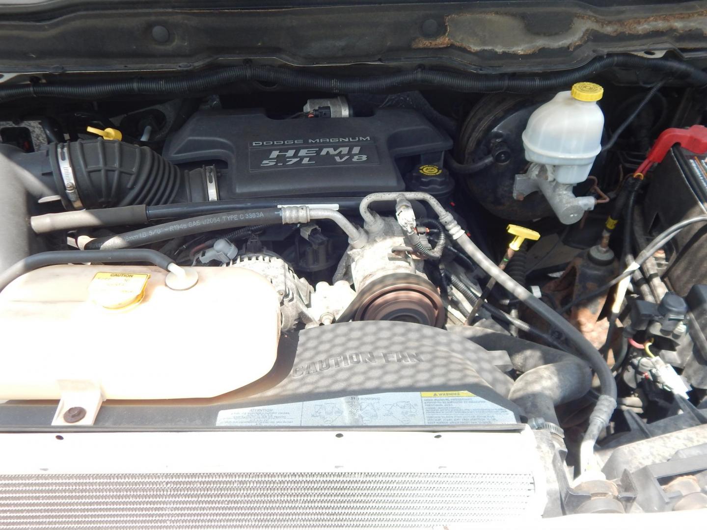 2004 Silver /Gray Dodge Ram 2500 Laramie Quad Cab 4WD (3D7KU28D94G) with an 5.7L V8 OHV 16V engine, Automatic transmission, located at 6528 Lower York Road, New Hope, PA, 18938, (215) 862-9555, 40.358707, -74.977882 - Here we have a 2004 Dodge Ram 2500 with a 5.7L V8 putting power to an automatic 4x4 transmission. Options include: gray cloth, keyless entry, 2 keys and 2 remotes, cruise control, tilt steering wheel, AC, power windows, power locks, power mirrors, AM/FM/CD radio, 6 seats, 17 inch wheels, tow hitch, - Photo#18