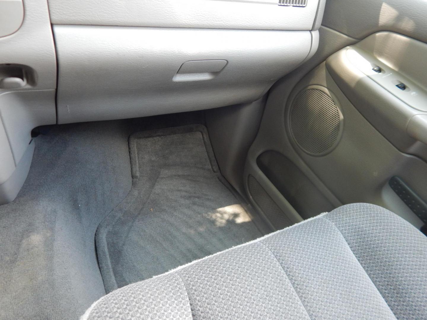 2004 Silver /Gray Dodge Ram 2500 Laramie Quad Cab 4WD (3D7KU28D94G) with an 5.7L V8 OHV 16V engine, Automatic transmission, located at 6528 Lower York Road, New Hope, PA, 18938, (215) 862-9555, 40.358707, -74.977882 - Here we have a 2004 Dodge Ram 2500 with a 5.7L V8 putting power to an automatic 4x4 transmission. Options include: gray cloth, keyless entry, 2 keys and 2 remotes, cruise control, tilt steering wheel, AC, power windows, power locks, power mirrors, AM/FM/CD radio, 6 seats, 17 inch wheels, tow hitch, - Photo#26