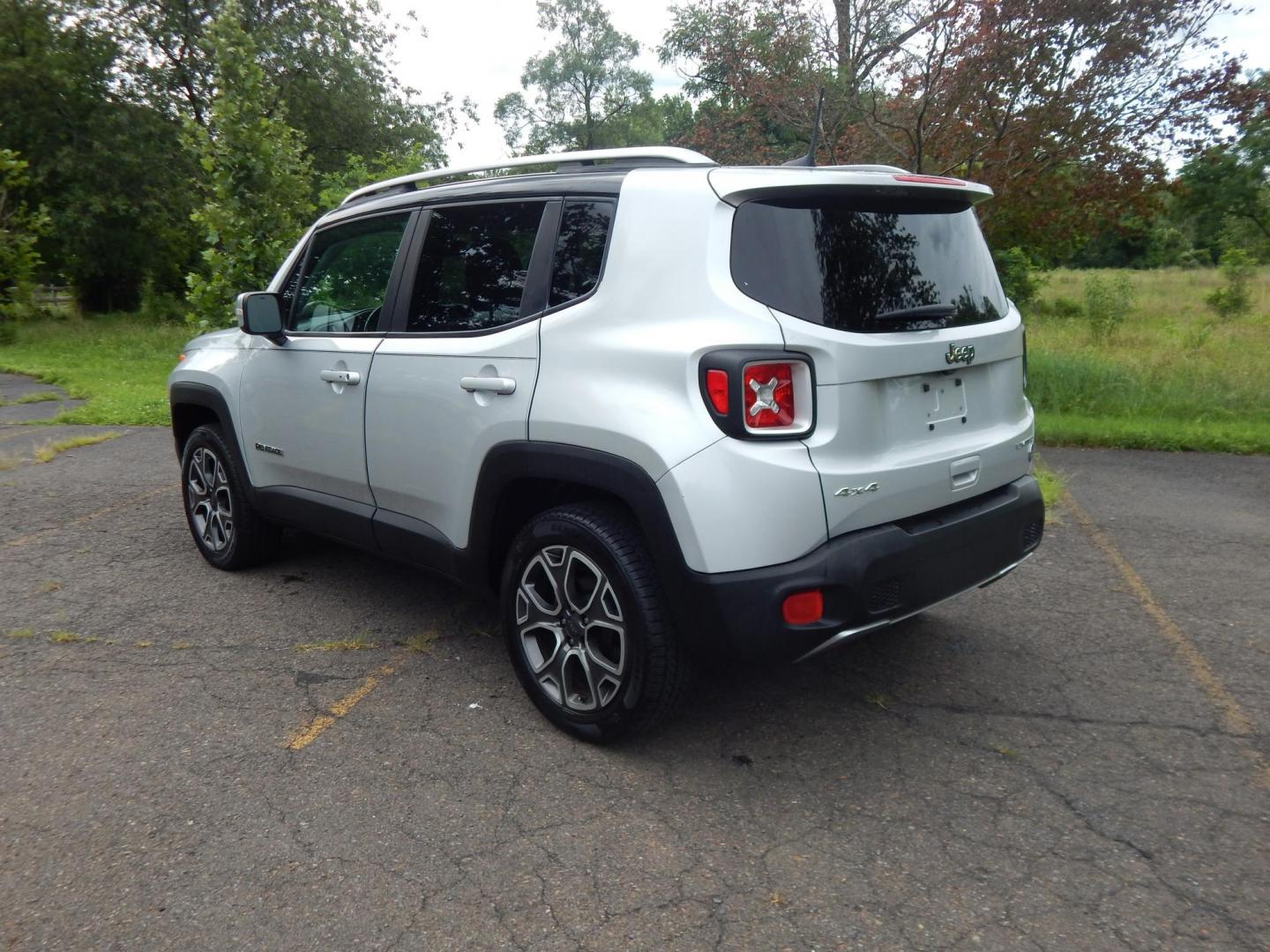 2018 Silver /Black Jeep Renegade Limited 4WD (ZACCJBDB5JP) with an 2.4L L4 DOHC 16V engine, 9A transmission, located at 6528 Lower York Road, New Hope, PA, 18938, (215) 862-9555, 40.358707, -74.977882 - Photo#3