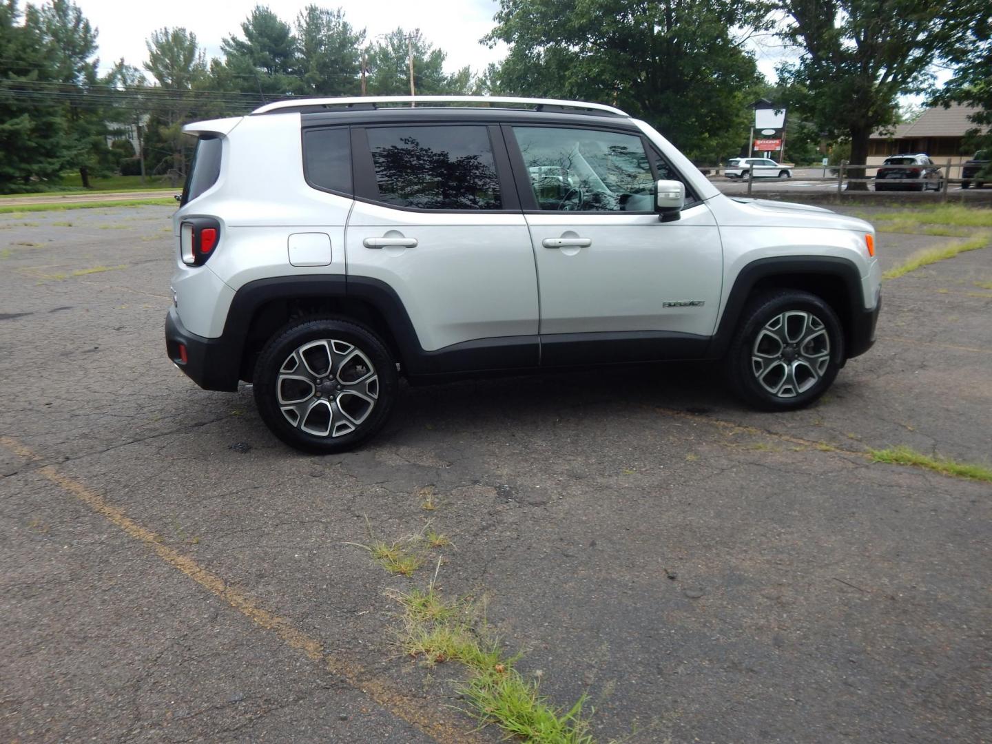 2018 Silver /Black Jeep Renegade Limited 4WD (ZACCJBDB5JP) with an 2.4L L4 DOHC 16V engine, 9A transmission, located at 6528 Lower York Road, New Hope, PA, 18938, (215) 862-9555, 40.358707, -74.977882 - Photo#5