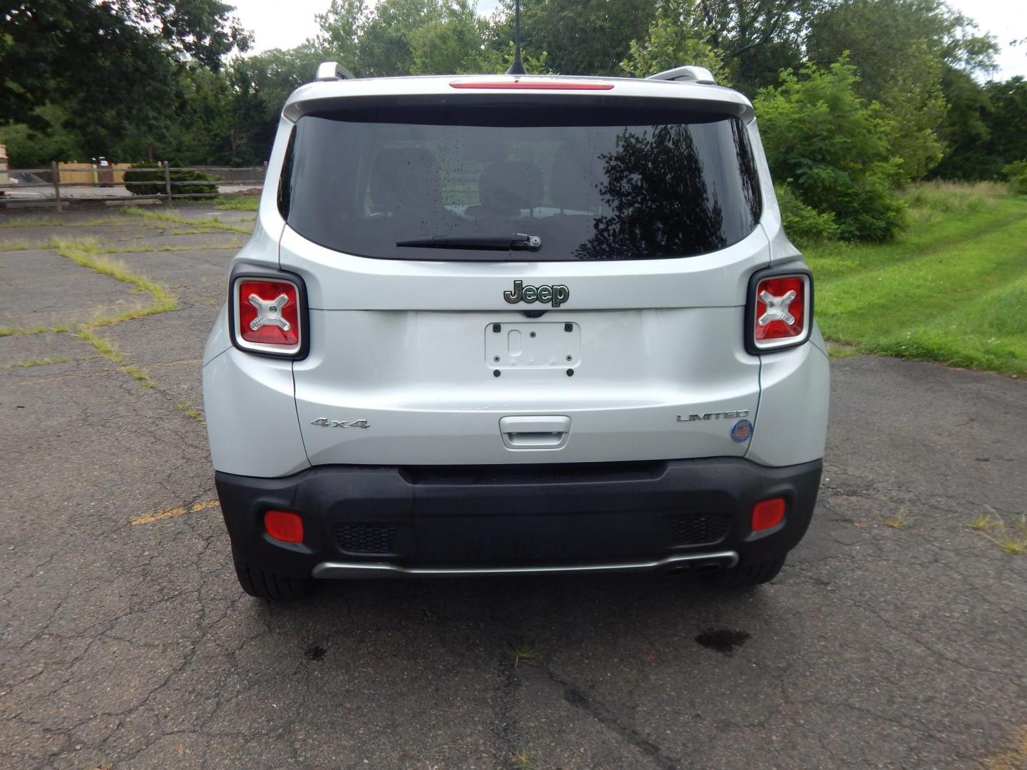 2018 Silver /Black Jeep Renegade Limited 4WD (ZACCJBDB5JP) with an 2.4L L4 DOHC 16V engine, 9A transmission, located at 6528 Lower York Road, New Hope, PA, 18938, (215) 862-9555, 40.358707, -74.977882 - Photo#8