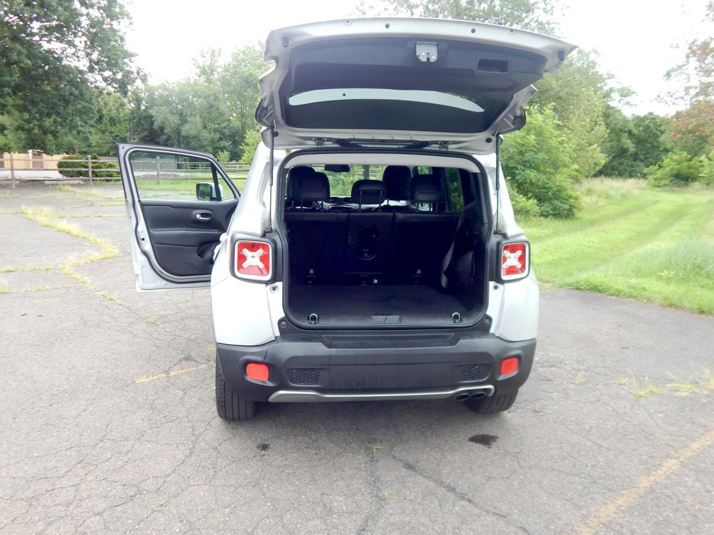 2018 Silver /Black Jeep Renegade Limited 4WD (ZACCJBDB5JP) with an 2.4L L4 DOHC 16V engine, 9A transmission, located at 6528 Lower York Road, New Hope, PA, 18938, (215) 862-9555, 40.358707, -74.977882 - Photo#15