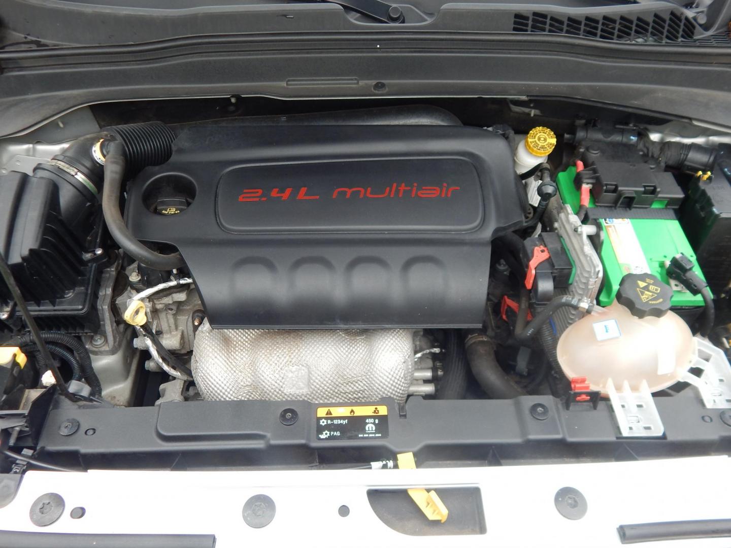 2018 Silver /Black Jeep Renegade Limited 4WD (ZACCJBDB5JP) with an 2.4L L4 DOHC 16V engine, 9A transmission, located at 6528 Lower York Road, New Hope, PA, 18938, (215) 862-9555, 40.358707, -74.977882 - Photo#19