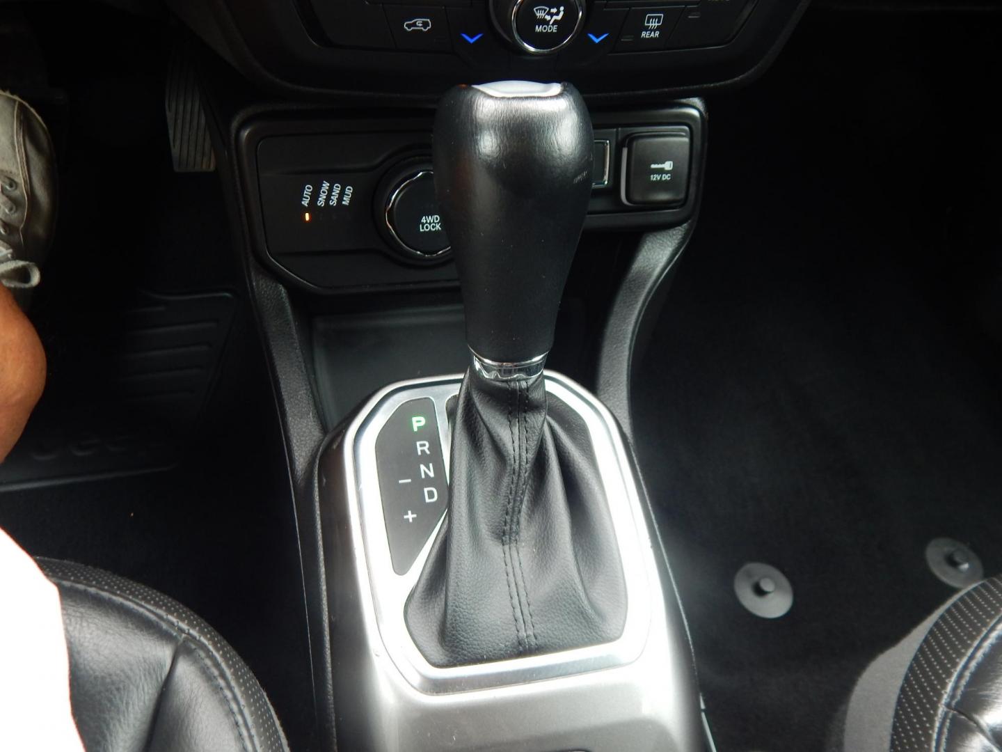 2018 Silver /Black Jeep Renegade Limited 4WD (ZACCJBDB5JP) with an 2.4L L4 DOHC 16V engine, 9A transmission, located at 6528 Lower York Road, New Hope, PA, 18938, (215) 862-9555, 40.358707, -74.977882 - Photo#25
