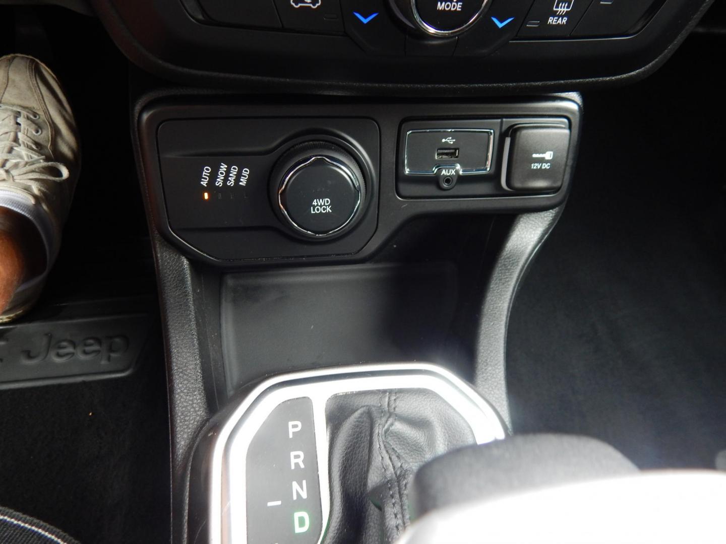 2018 Silver /Black Jeep Renegade Limited 4WD (ZACCJBDB5JP) with an 2.4L L4 DOHC 16V engine, 9A transmission, located at 6528 Lower York Road, New Hope, PA, 18938, (215) 862-9555, 40.358707, -74.977882 - Photo#28