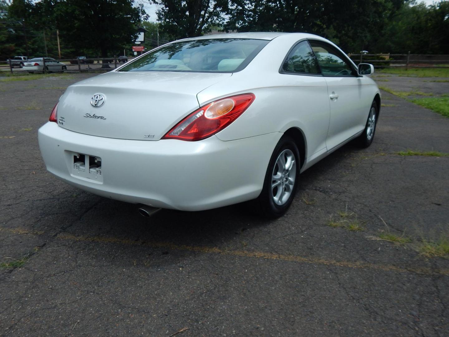 2004 White /Tan Toyota Camry Solara SE (4T1CE38PX4U) with an 2.4L L4 DOHC 24V engine, Automatic transmission, located at 6528 Lower York Road, New Hope, PA, 18938, (215) 862-9555, 40.358707, -74.977882 - Here we have a Toyota Solara with a 2.4L 4 cylinder engine putting power to the front wheels via a smooth shifting automatic transmission. Options include: tan cloth, cold AC, heat, AM/FM/CD radio, cruise control, tilt steering wheel, power windows, power locks, aftermarket alarm system, power mirro - Photo#4
