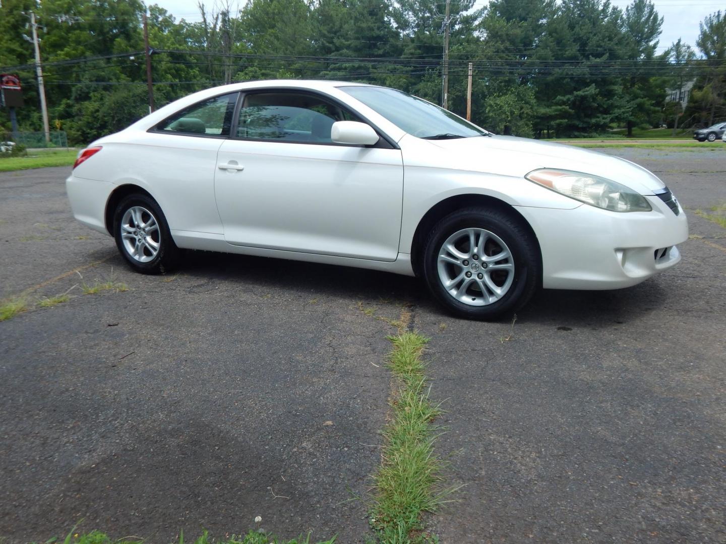 2004 White /Tan Toyota Camry Solara SE (4T1CE38PX4U) with an 2.4L L4 DOHC 24V engine, Automatic transmission, located at 6528 Lower York Road, New Hope, PA, 18938, (215) 862-9555, 40.358707, -74.977882 - Here we have a Toyota Solara with a 2.4L 4 cylinder engine putting power to the front wheels via a smooth shifting automatic transmission. Options include: tan cloth, cold AC, heat, AM/FM/CD radio, cruise control, tilt steering wheel, power windows, power locks, aftermarket alarm system, power mirro - Photo#6