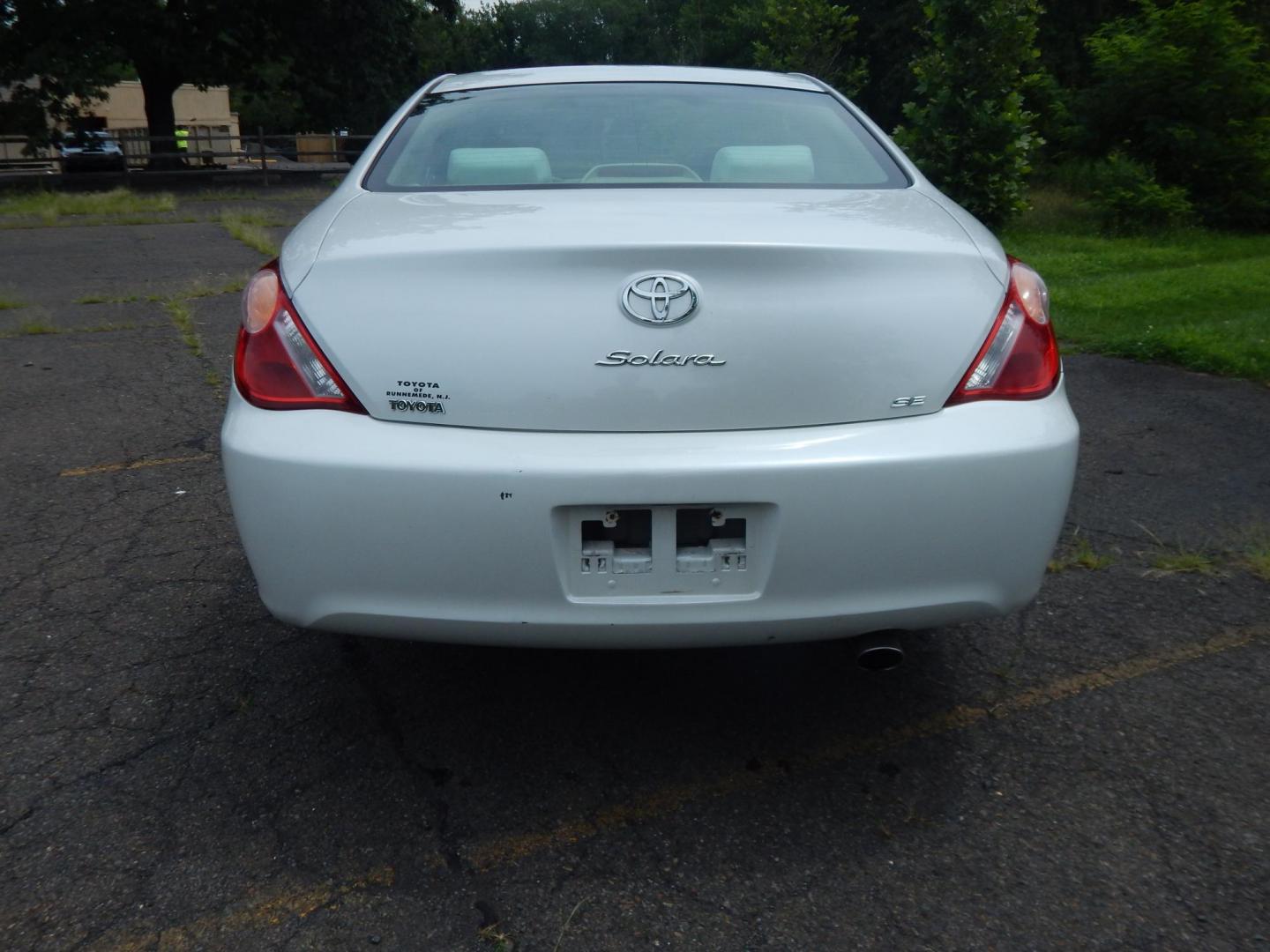 2004 White /Tan Toyota Camry Solara SE (4T1CE38PX4U) with an 2.4L L4 DOHC 24V engine, Automatic transmission, located at 6528 Lower York Road, New Hope, PA, 18938, (215) 862-9555, 40.358707, -74.977882 - Here we have a Toyota Solara with a 2.4L 4 cylinder engine putting power to the front wheels via a smooth shifting automatic transmission. Options include: tan cloth, cold AC, heat, AM/FM/CD radio, cruise control, tilt steering wheel, power windows, power locks, aftermarket alarm system, power mirro - Photo#8