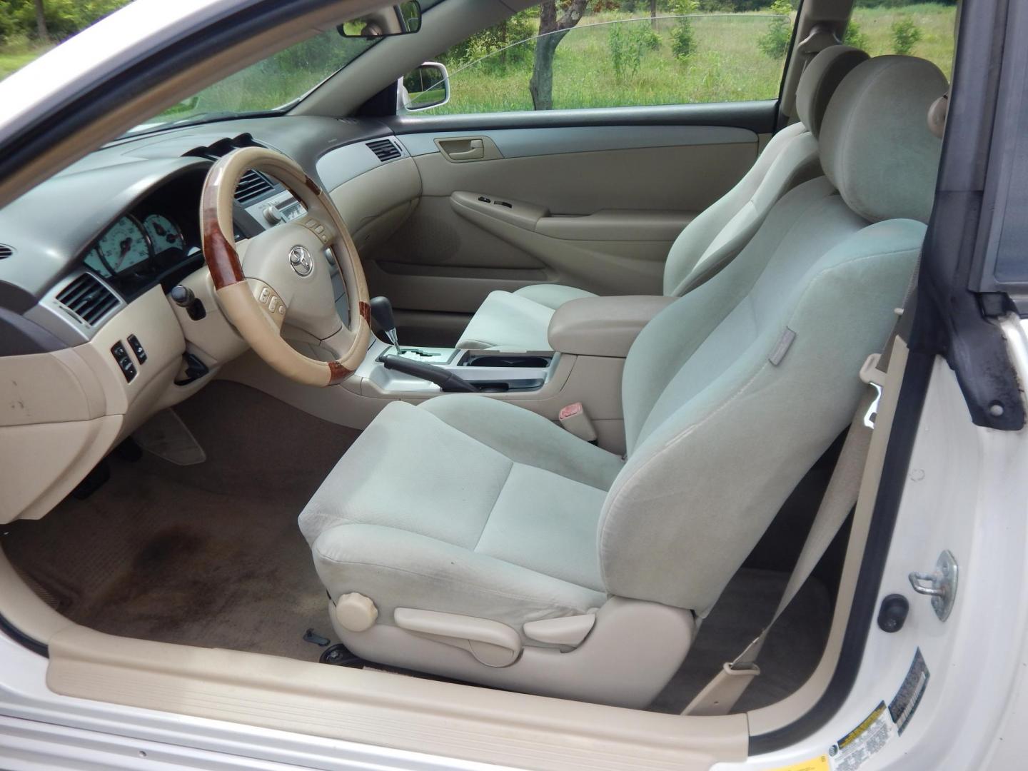 2004 White /Tan Toyota Camry Solara SE (4T1CE38PX4U) with an 2.4L L4 DOHC 24V engine, Automatic transmission, located at 6528 Lower York Road, New Hope, PA, 18938, (215) 862-9555, 40.358707, -74.977882 - Here we have a Toyota Solara with a 2.4L 4 cylinder engine putting power to the front wheels via a smooth shifting automatic transmission. Options include: tan cloth, cold AC, heat, AM/FM/CD radio, cruise control, tilt steering wheel, power windows, power locks, aftermarket alarm system, power mirro - Photo#9